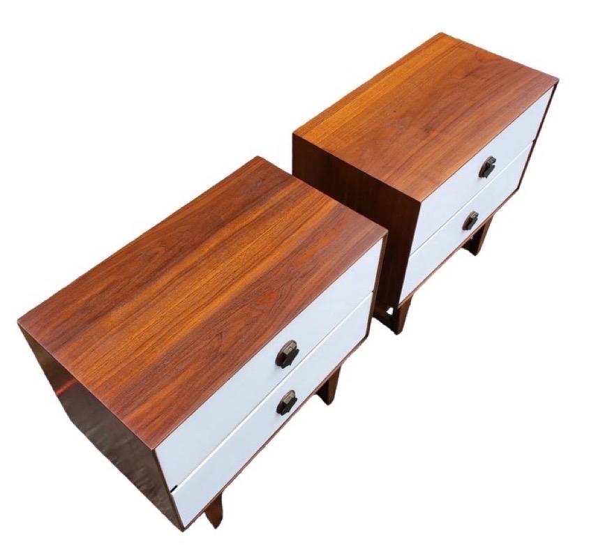 Vintage Mid Century 2 Drawer End Table Set Walnut Wood Spade Metal Hardware  For Sale 1