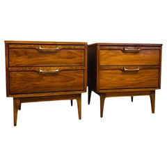 Vintage Mitte des Jahrhunderts  2-Schubladen-Endtisch-Set mit Wurzelholz-Akzenten Schwalbenschwanz-Schubladen