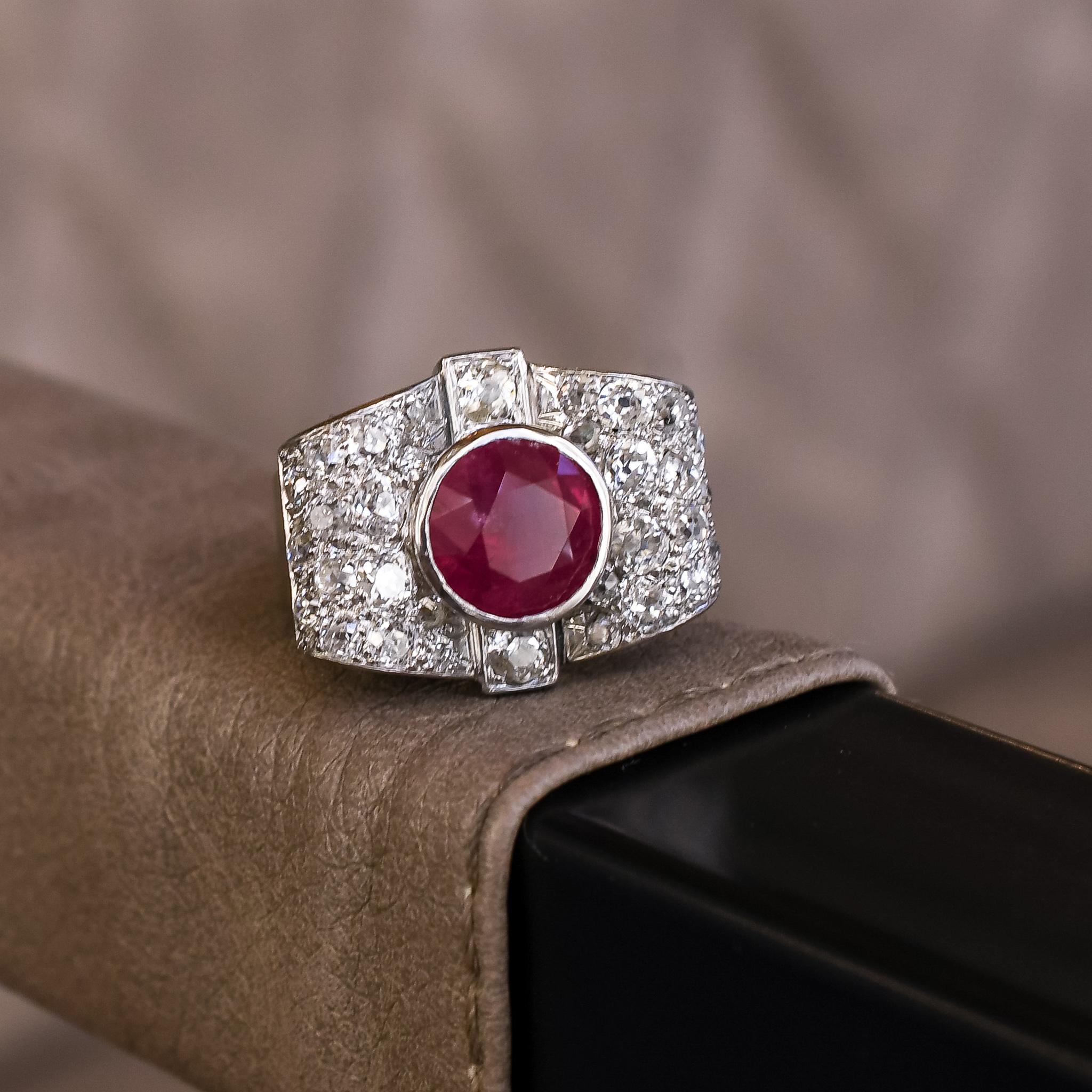 Vintage Mid-Century 4.77ct Burma Ruby Cocktail Ring In Good Condition For Sale In Sale, Cheshire