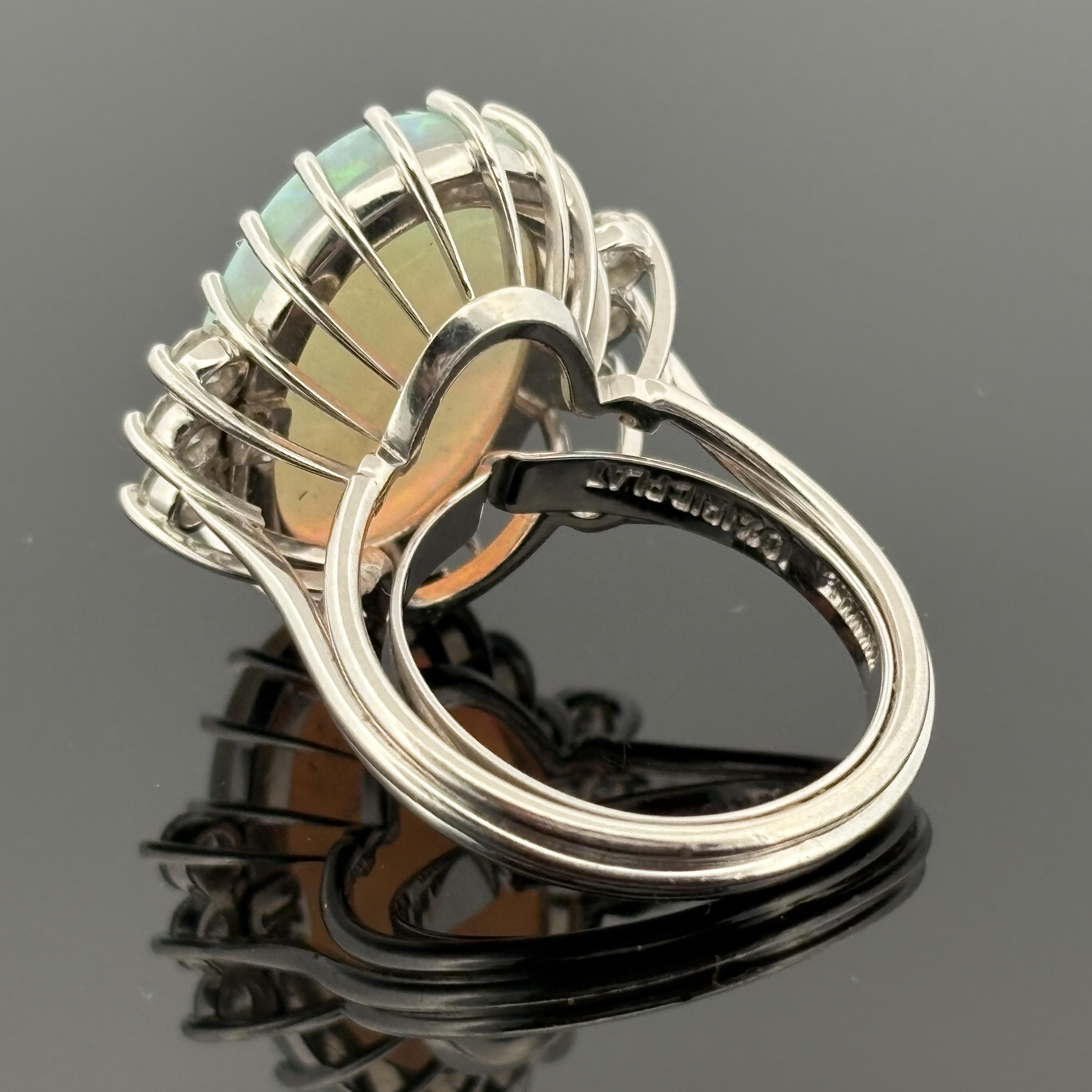 Anello vintage di metà secolo con cristallo opale da 6,70 carati, platino e diamanti In condizioni ottime in vendita a Orlando, FL