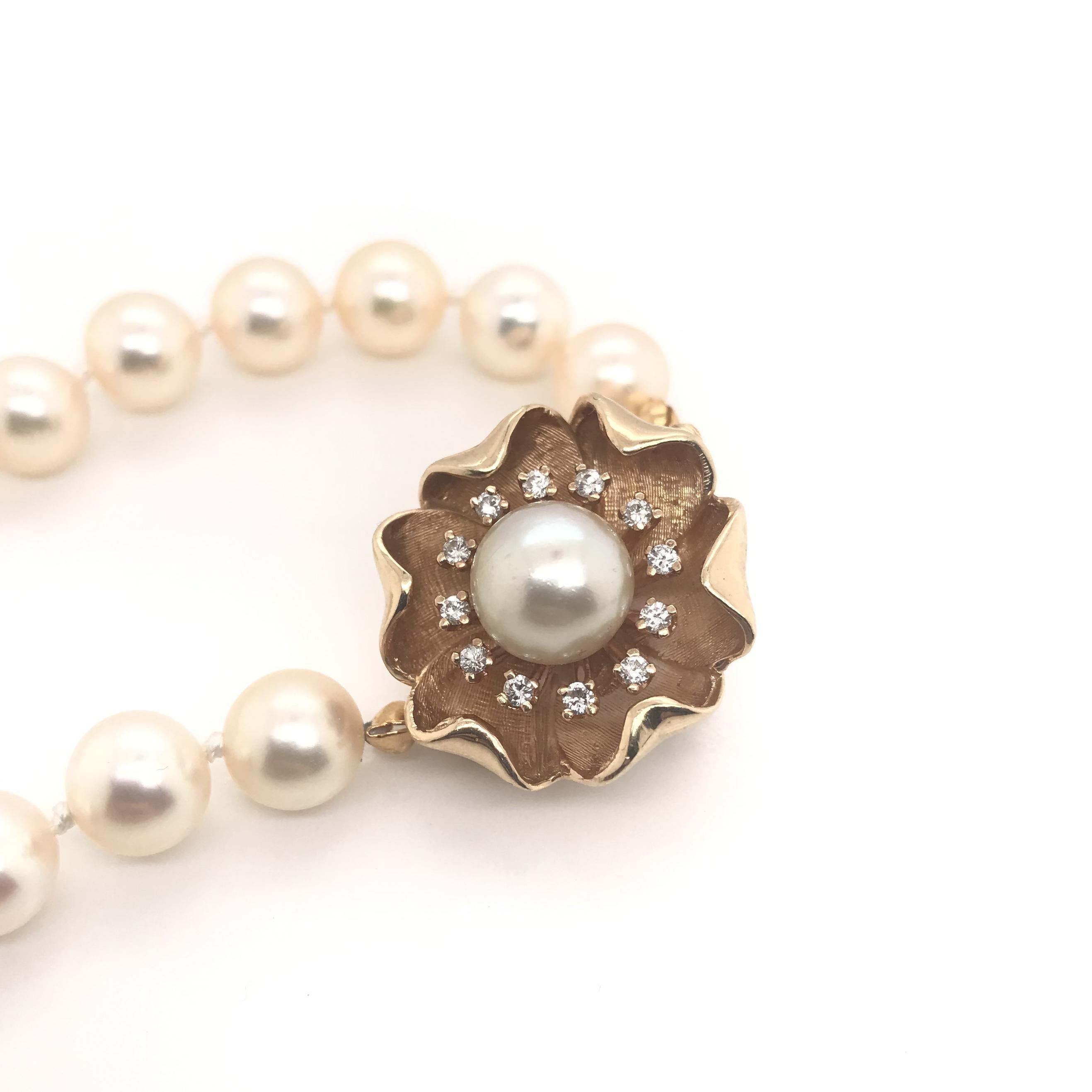 Round Cut Vintage Mid Century 7.5 Mm Pearl Necklace With Floral Diamond Clasp For Sale