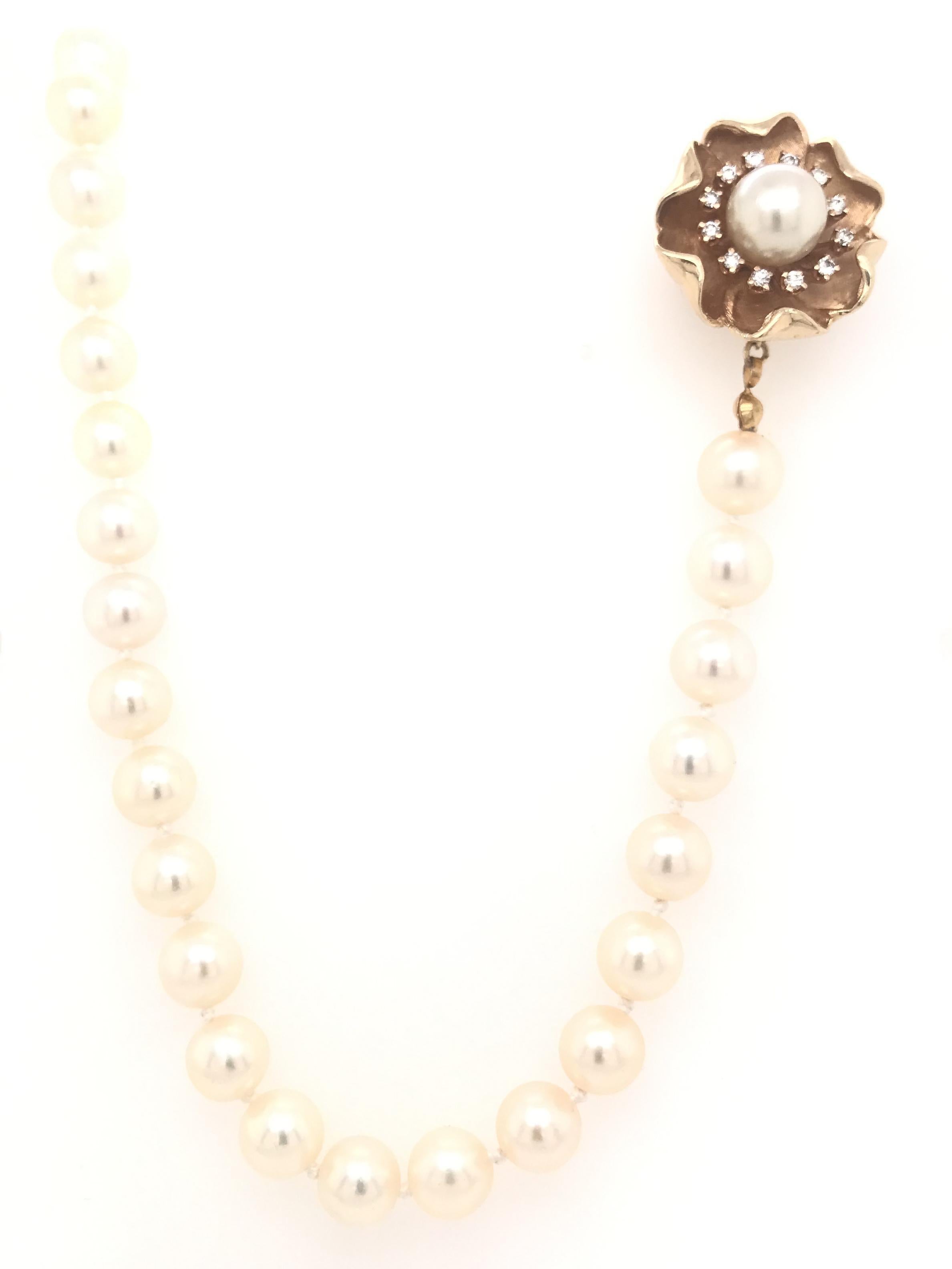 Vintage Mid Century 7.5 Mm Pearl Necklace With Floral Diamond Clasp In Good Condition In Montgomery, AL