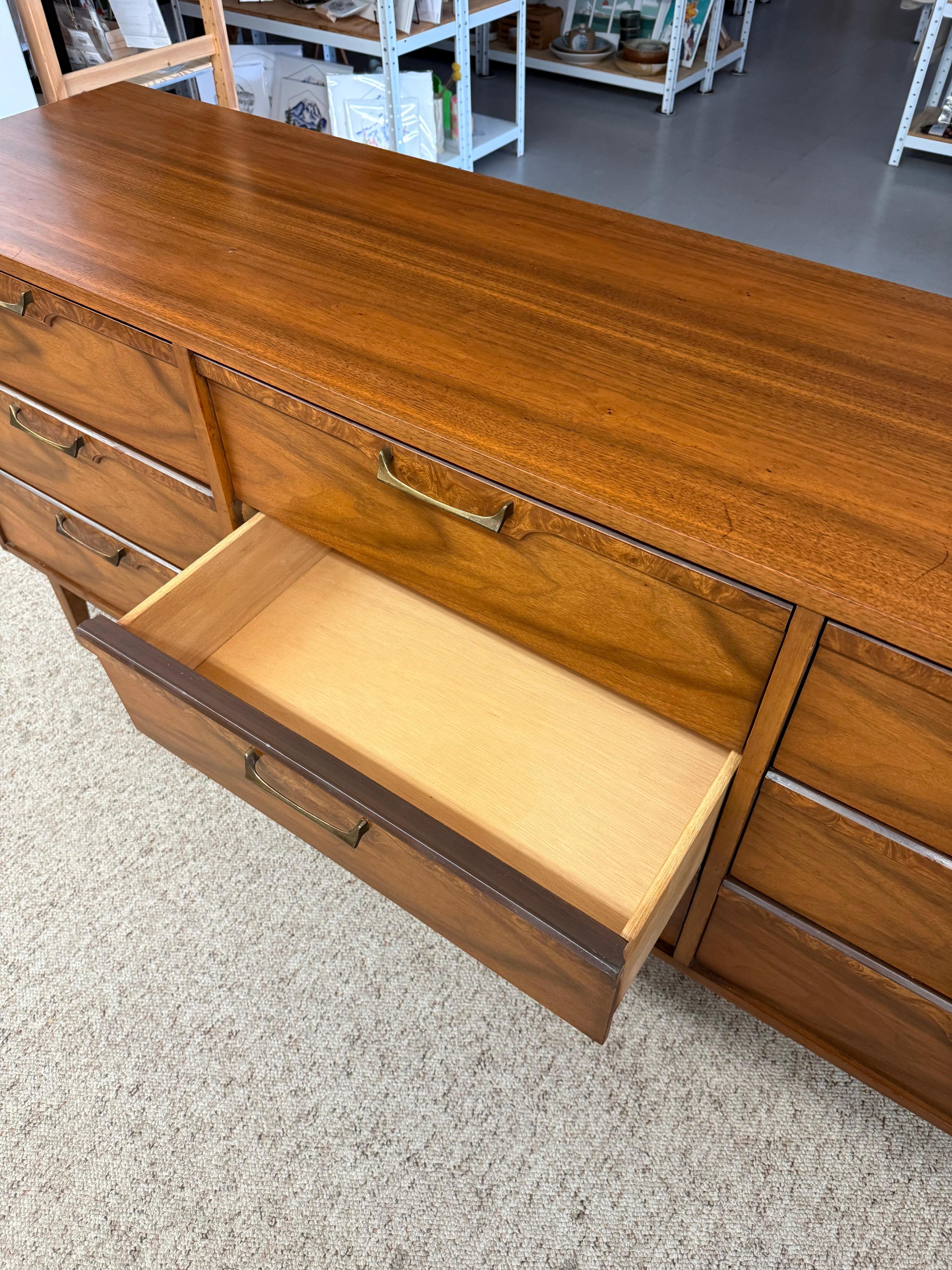 Vintage Mid Century 9-Drawer Dresser with Walnut Burl Accents with Brass handles For Sale 5