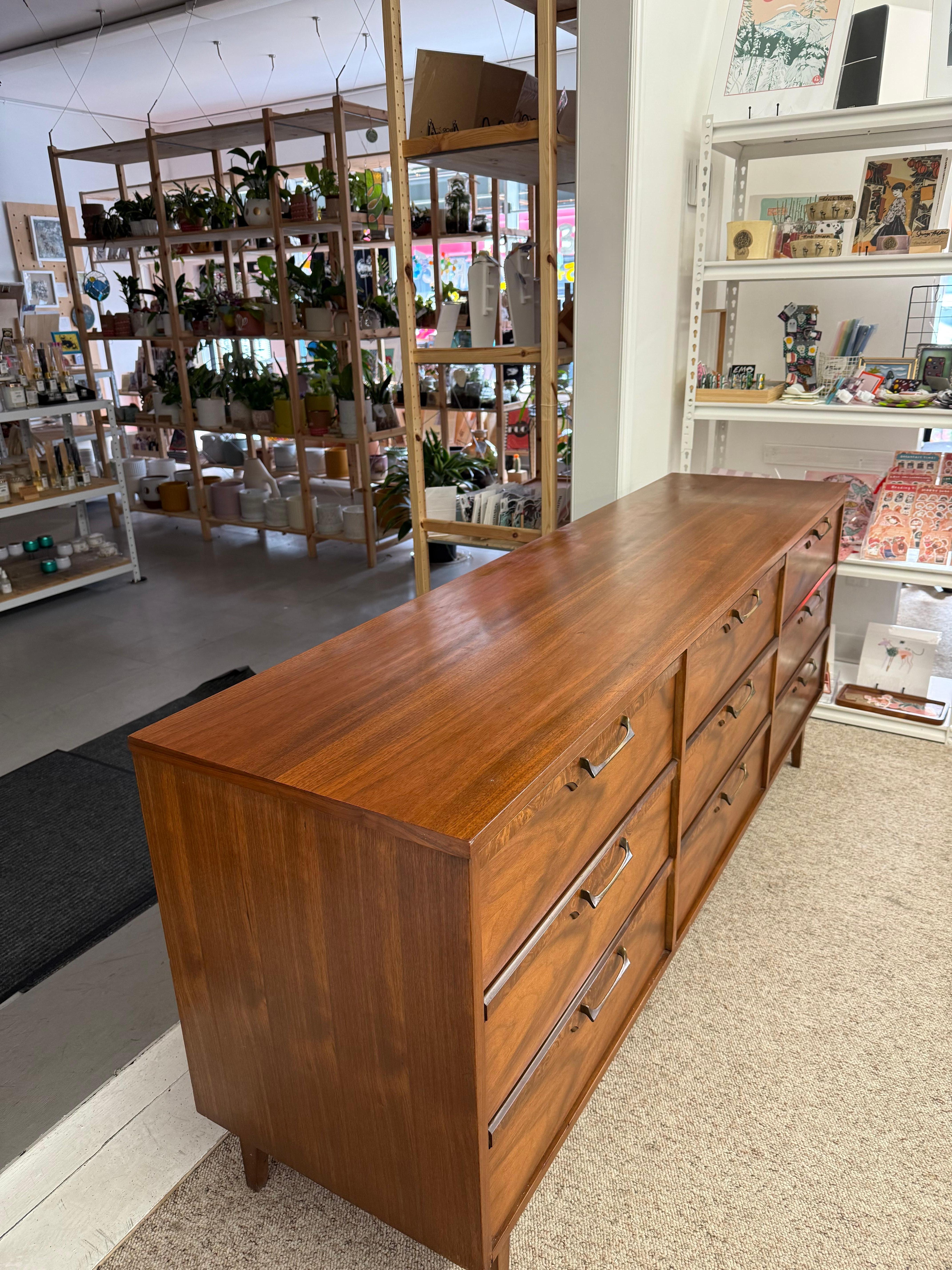 Vintage Mid Century 9-Drawer Dresser with Walnut Burl Accents with Brass handles In Good Condition For Sale In Seattle, WA
