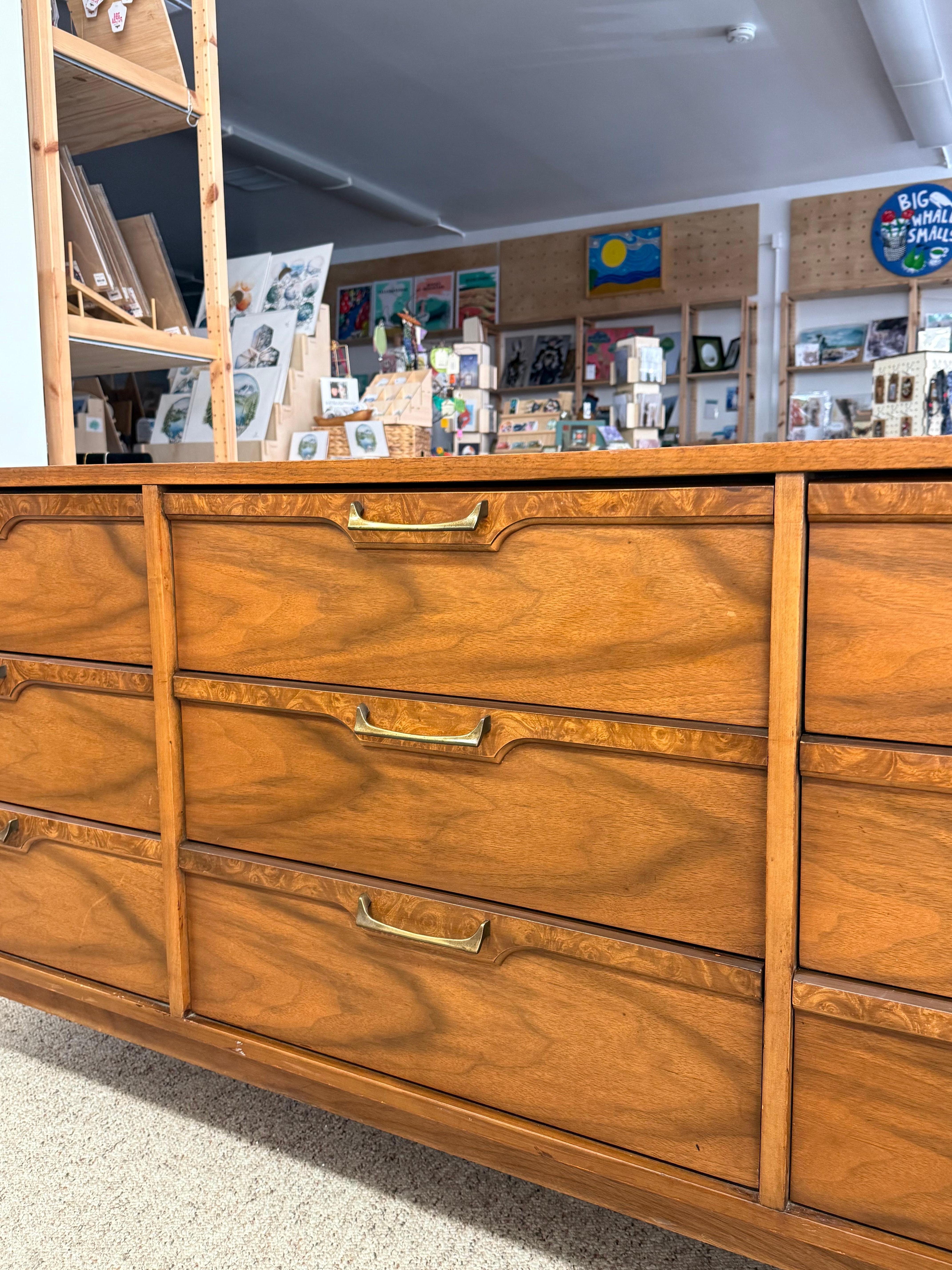 Vintage Mid Century 9-Drawer Dresser with Walnut Burl Accents with Brass handles For Sale 1
