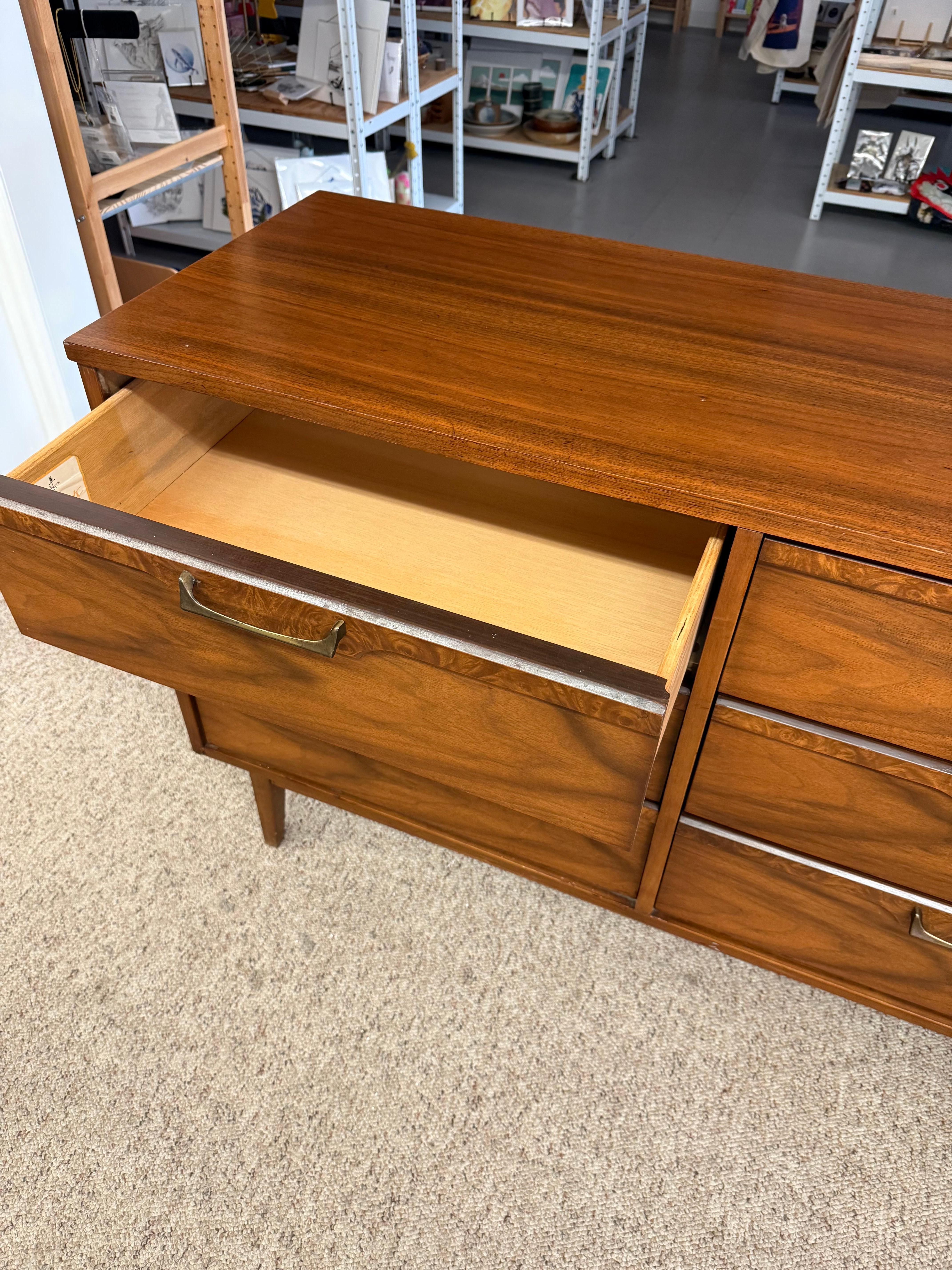 Vintage Mid Century 9-Drawer Dresser with Walnut Burl Accents with Brass handles For Sale 3
