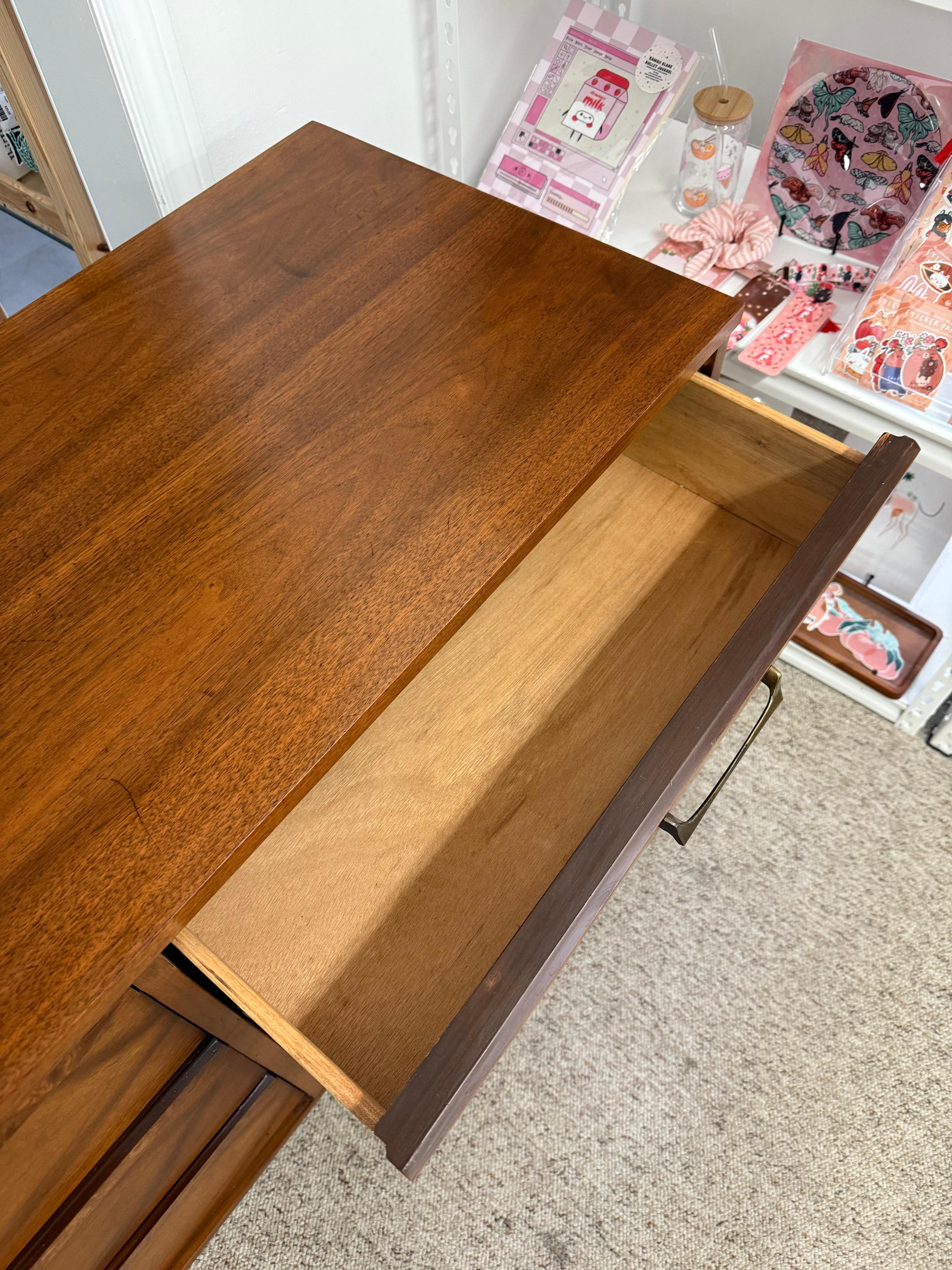 Vintage Mid Century 9-Drawer Dresser with Walnut Burl Accents with Brass handles For Sale 4