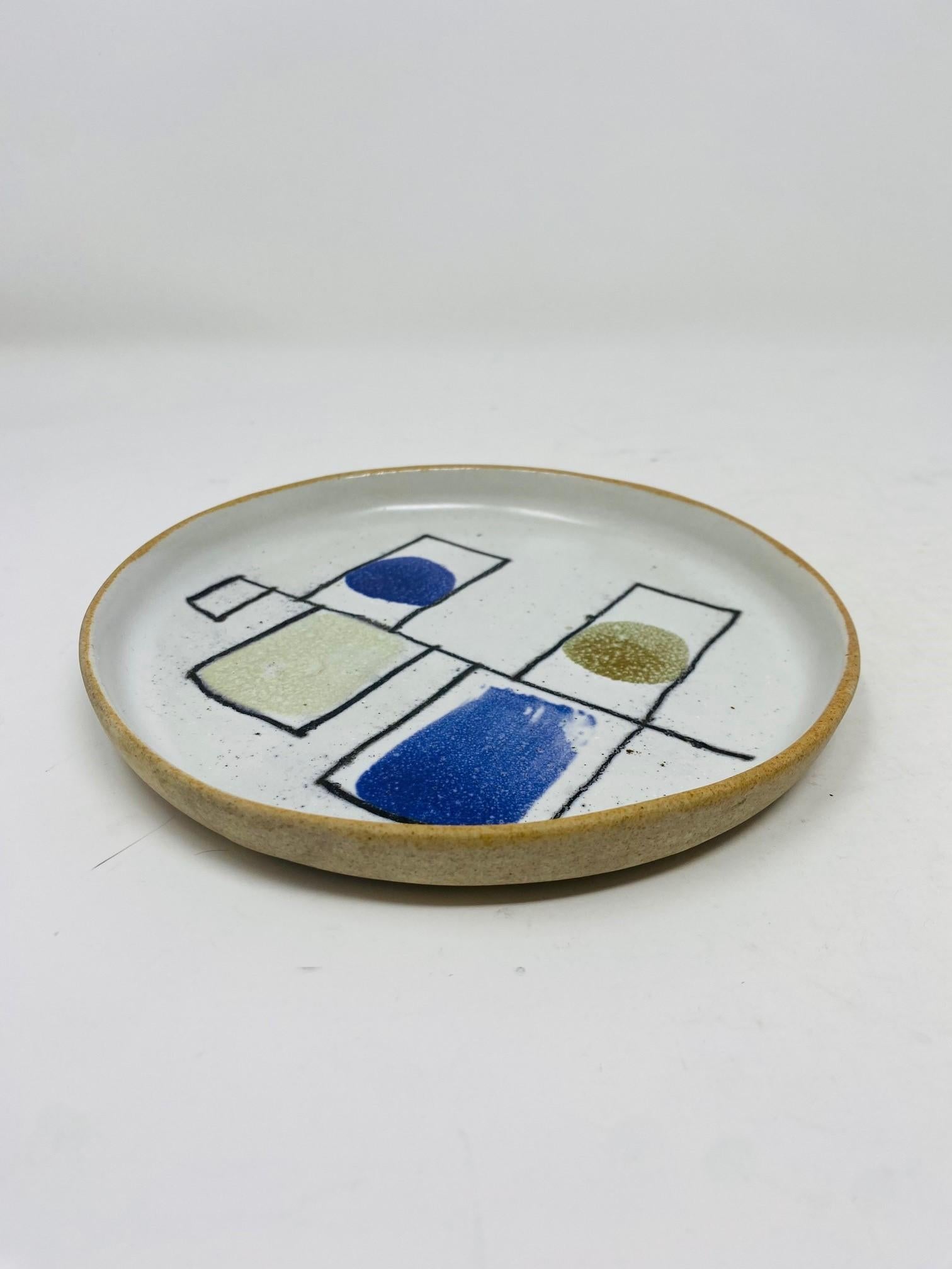 Hand-Crafted Vintage Mid-Century Abstract Ceramic Plate by David Gil for Bennington Pottery For Sale