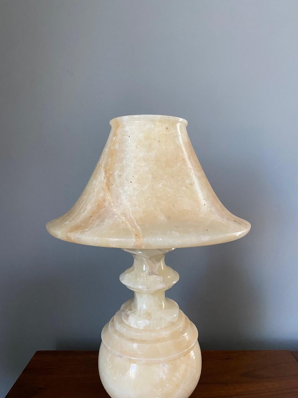 Vintage-Alabaster-Lampe aus der Mitte des Jahrhunderts mit Alabaster-Schirm (Moderne der Mitte des Jahrhunderts) im Angebot