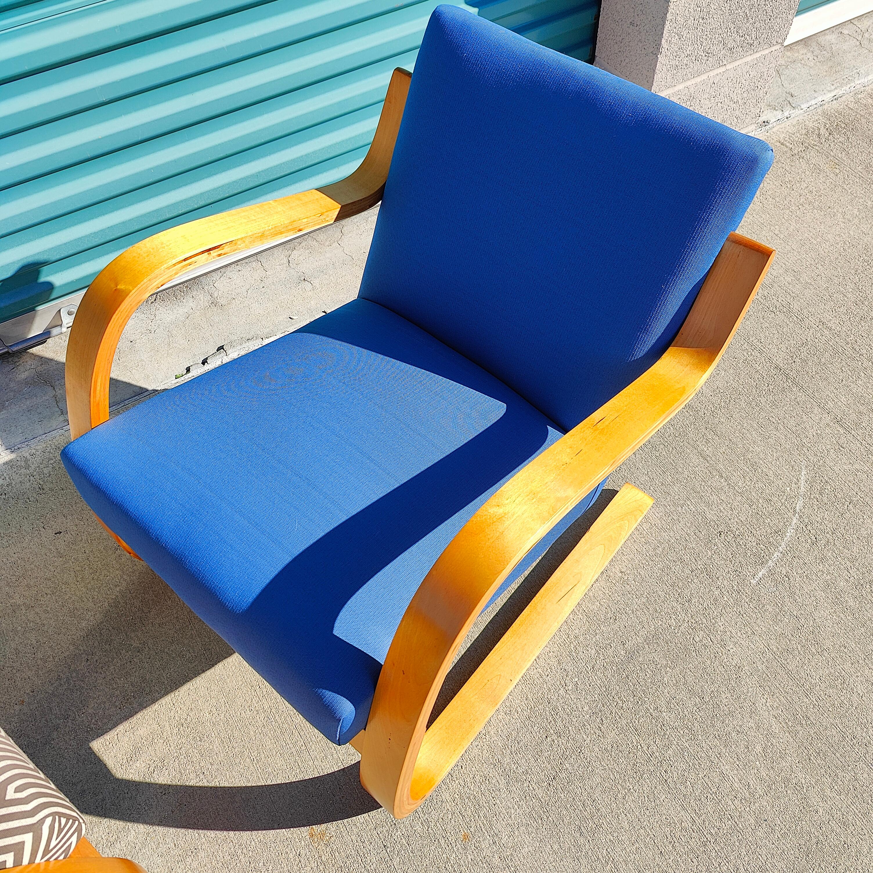 Vintage Mid Century Alvar Aalto 402 Series for Artek Cantilever Lounge Chairs 3
