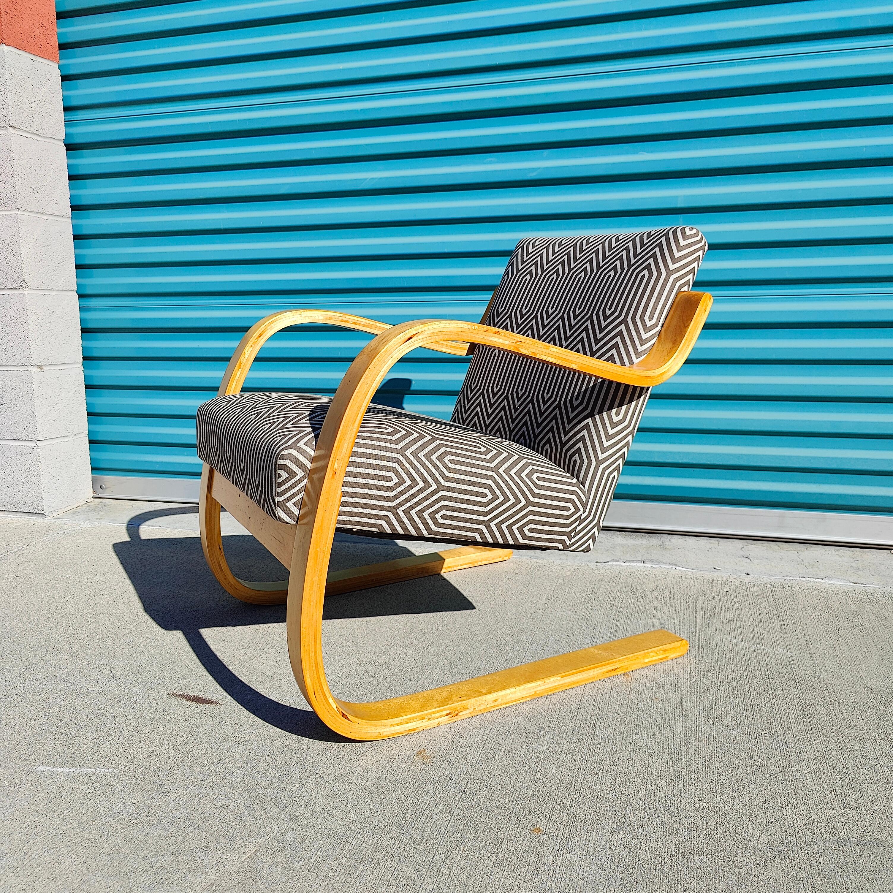 Vintage Mid Century Alvar Aalto 402 Series for Artek Cantilever Lounge Chairs 5
