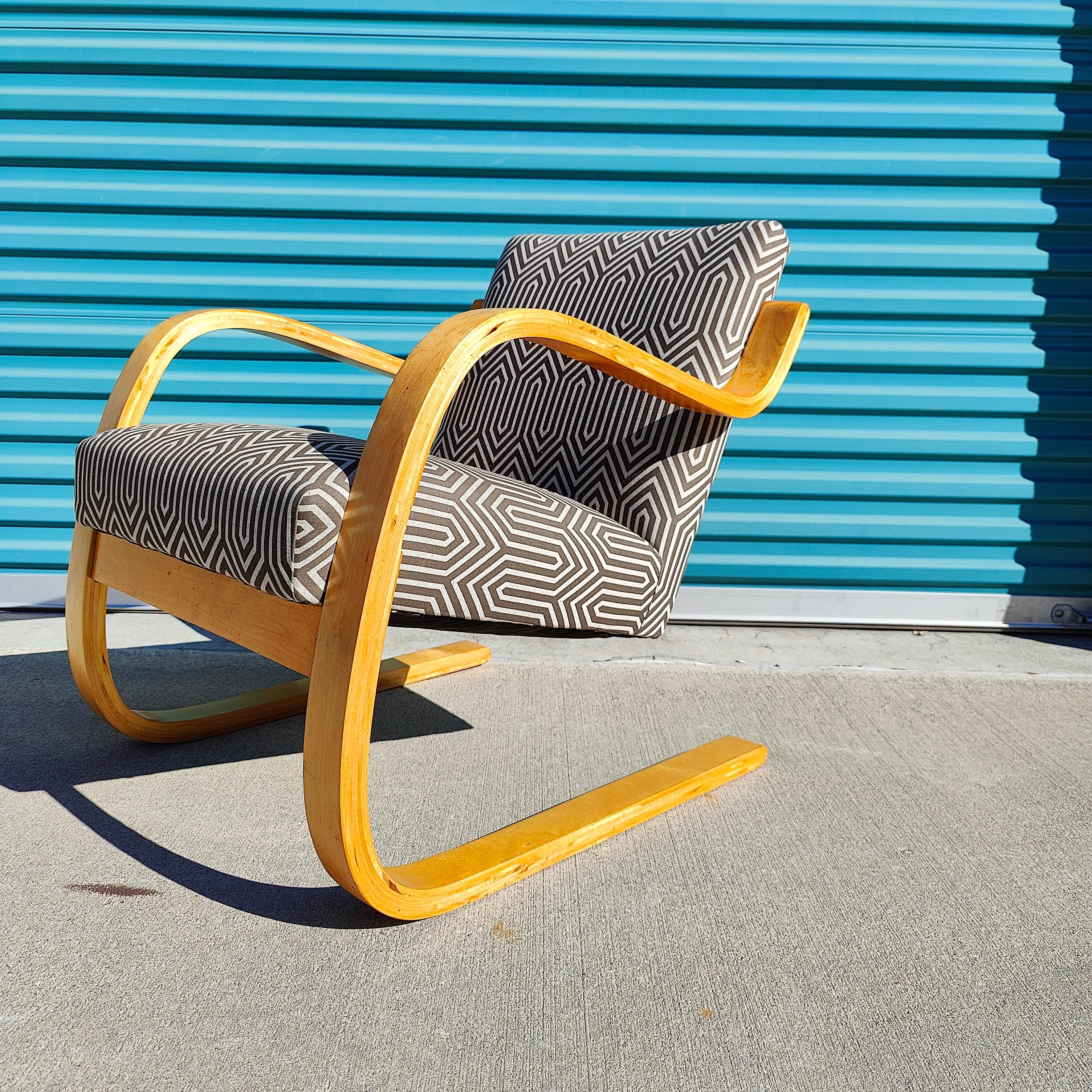 Vintage Mid Century Alvar Aalto 402 Series for Artek Cantilever Lounge Chairs 11