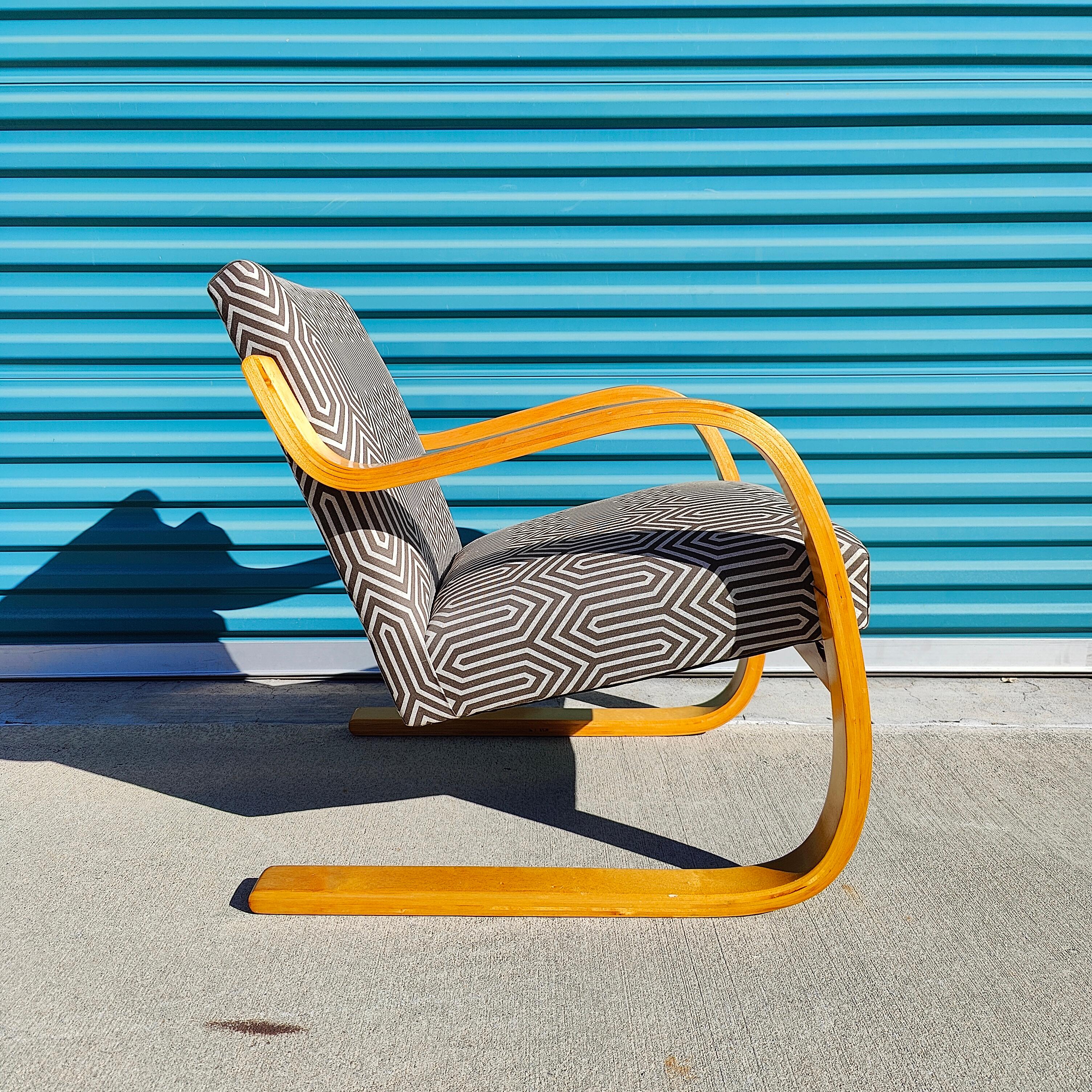 Vintage Mid Century Alvar Aalto 402 Series for Artek Cantilever Lounge Chairs 13