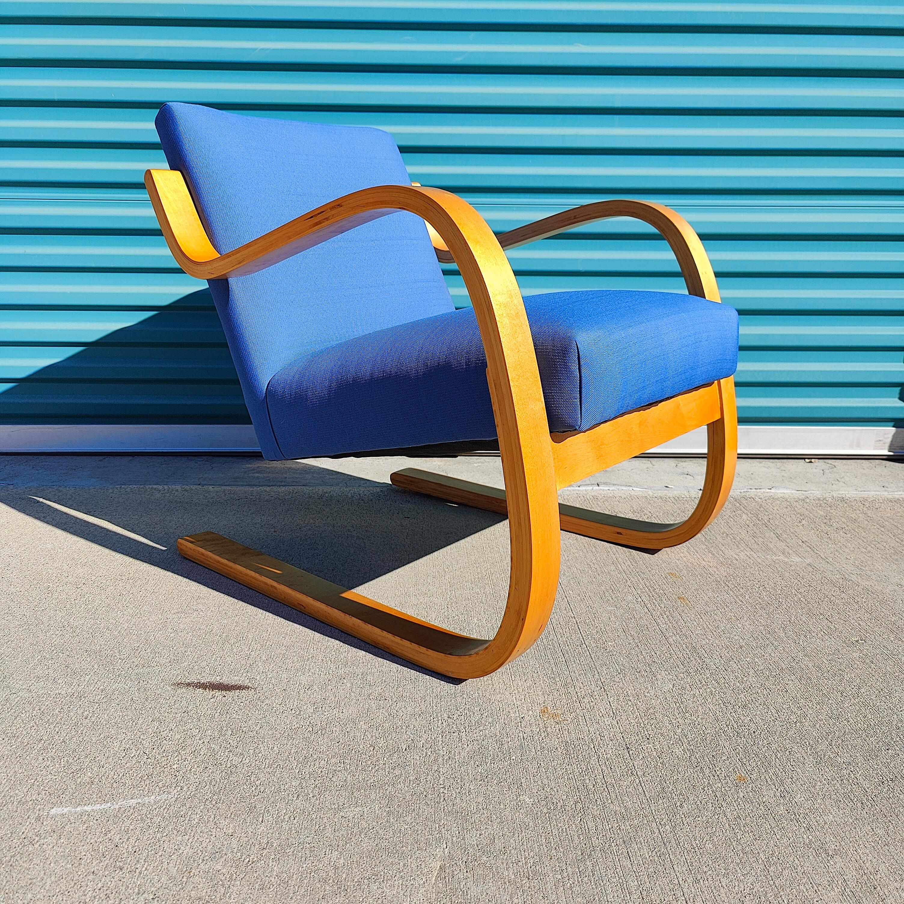 Vintage Mid Century Alvar Aalto 402 Series for Artek Cantilever Lounge Chairs 2