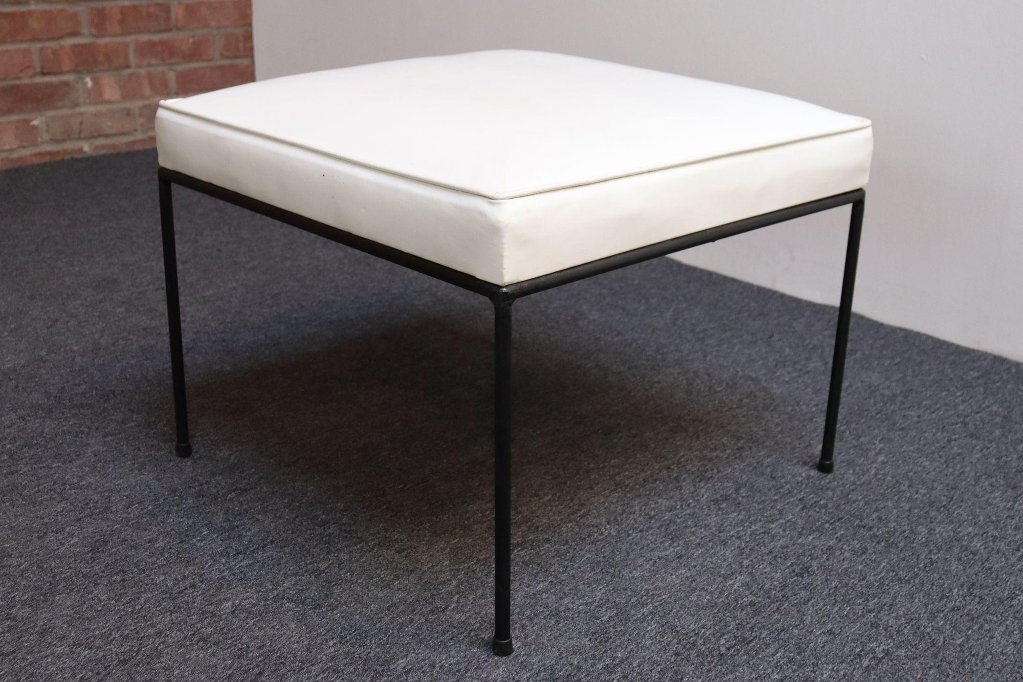 Mid-Century Modern Tabouret/ottoman en fer forgé américain moderne du milieu du siècle dernier par Paul McCobb en vente