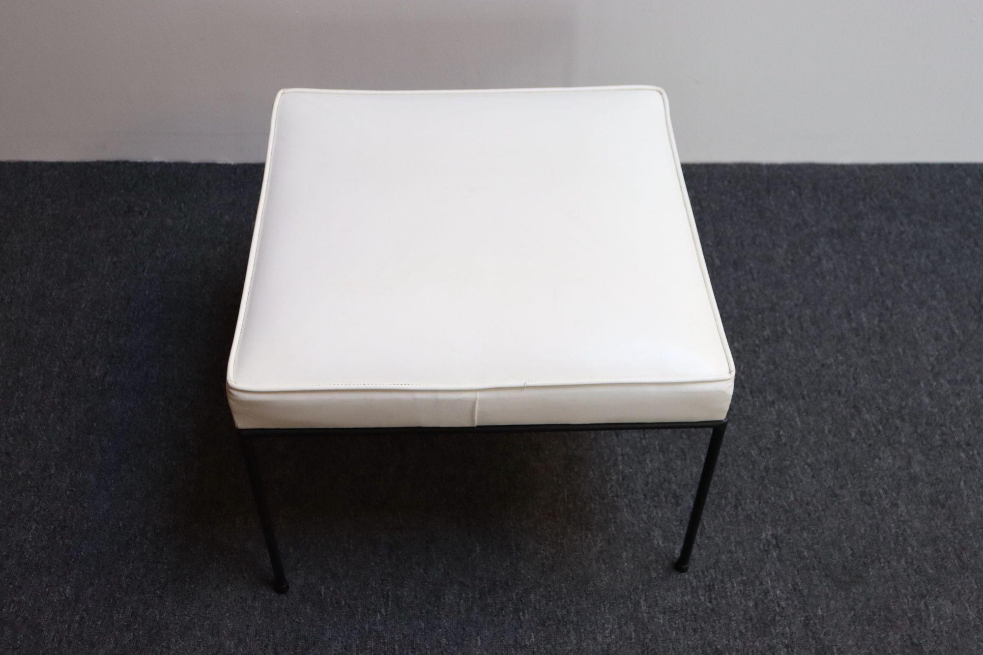 Américain Tabouret/ottoman en fer forgé américain moderne du milieu du siècle dernier par Paul McCobb en vente