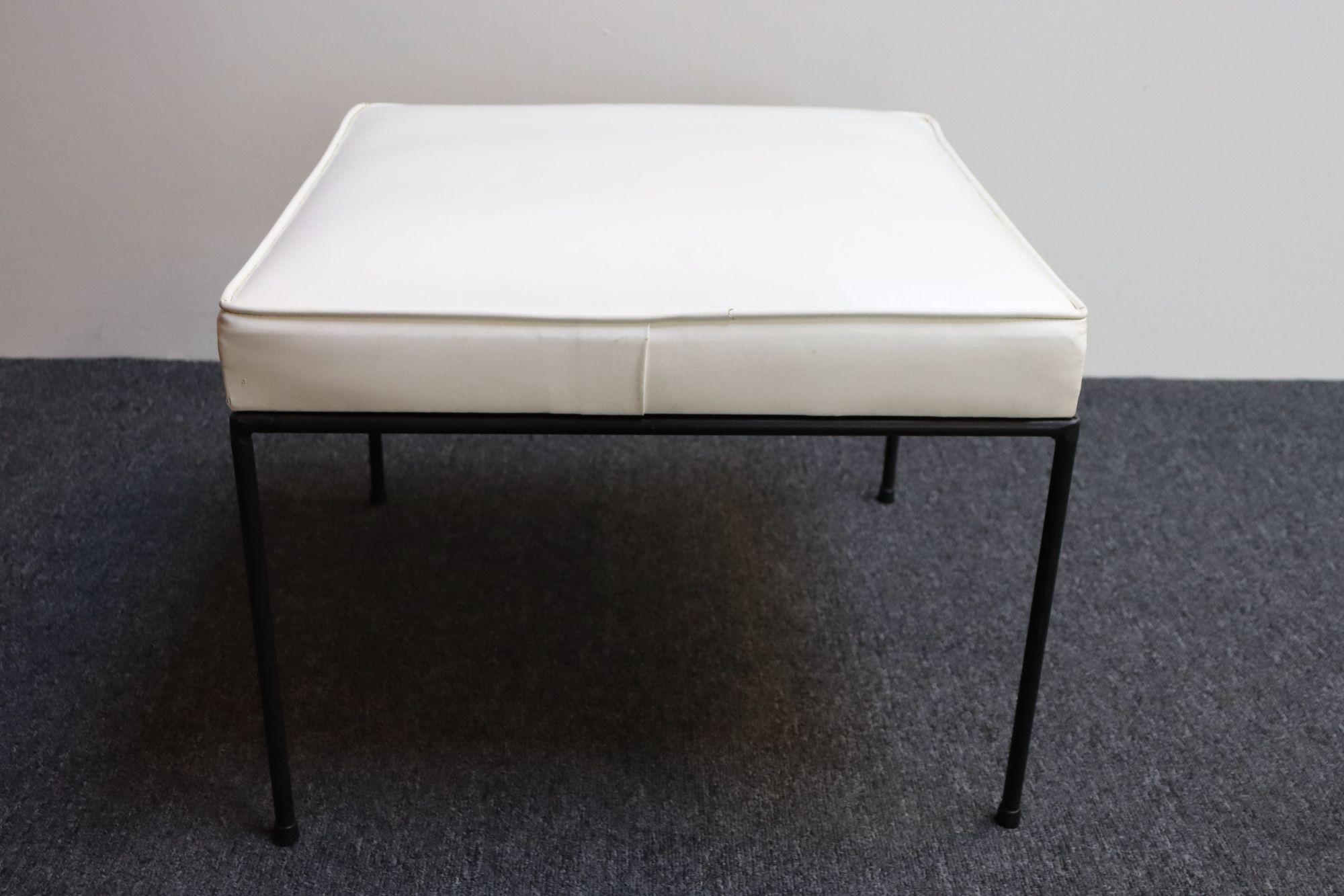 Tabouret/ottoman en fer forgé américain moderne du milieu du siècle dernier par Paul McCobb Bon état - En vente à Brooklyn, NY