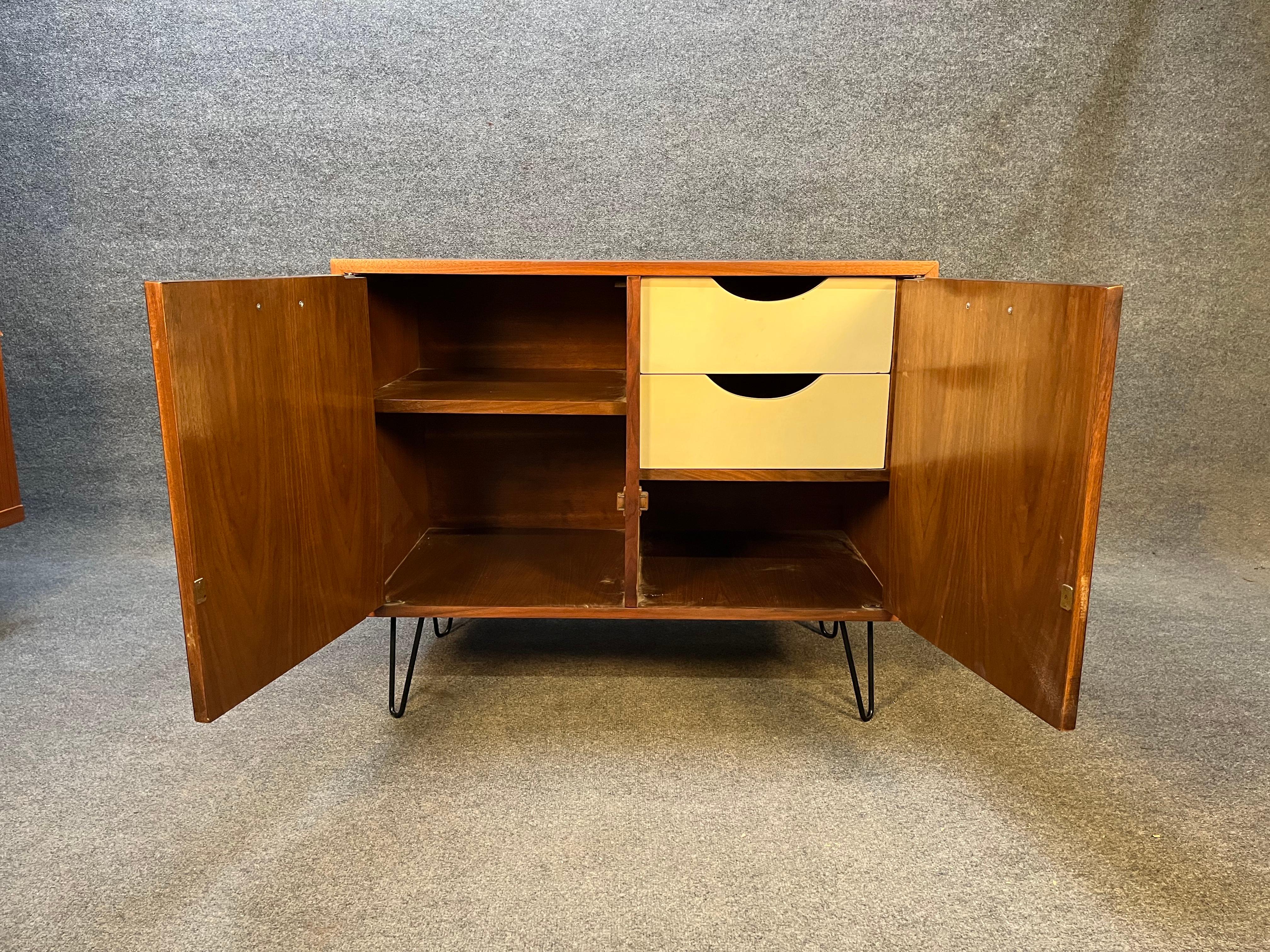 Mid-Century Modern Vintage Mid-Century American of Martinsville Cabinet / Entryway