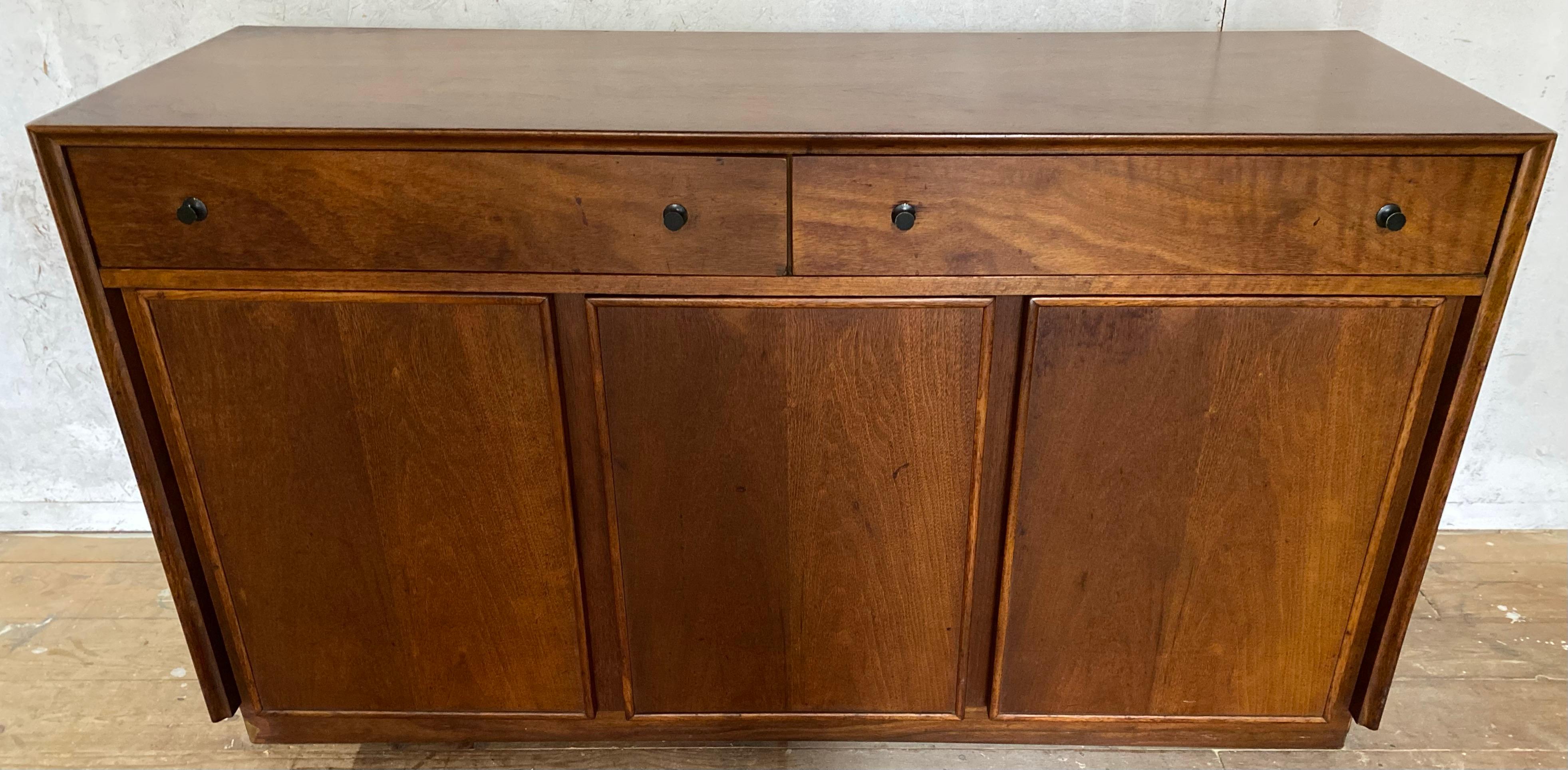 Vintage Mid-Century American of Martinsville walnut Credenza In Good Condition For Sale In Sheffield, MA