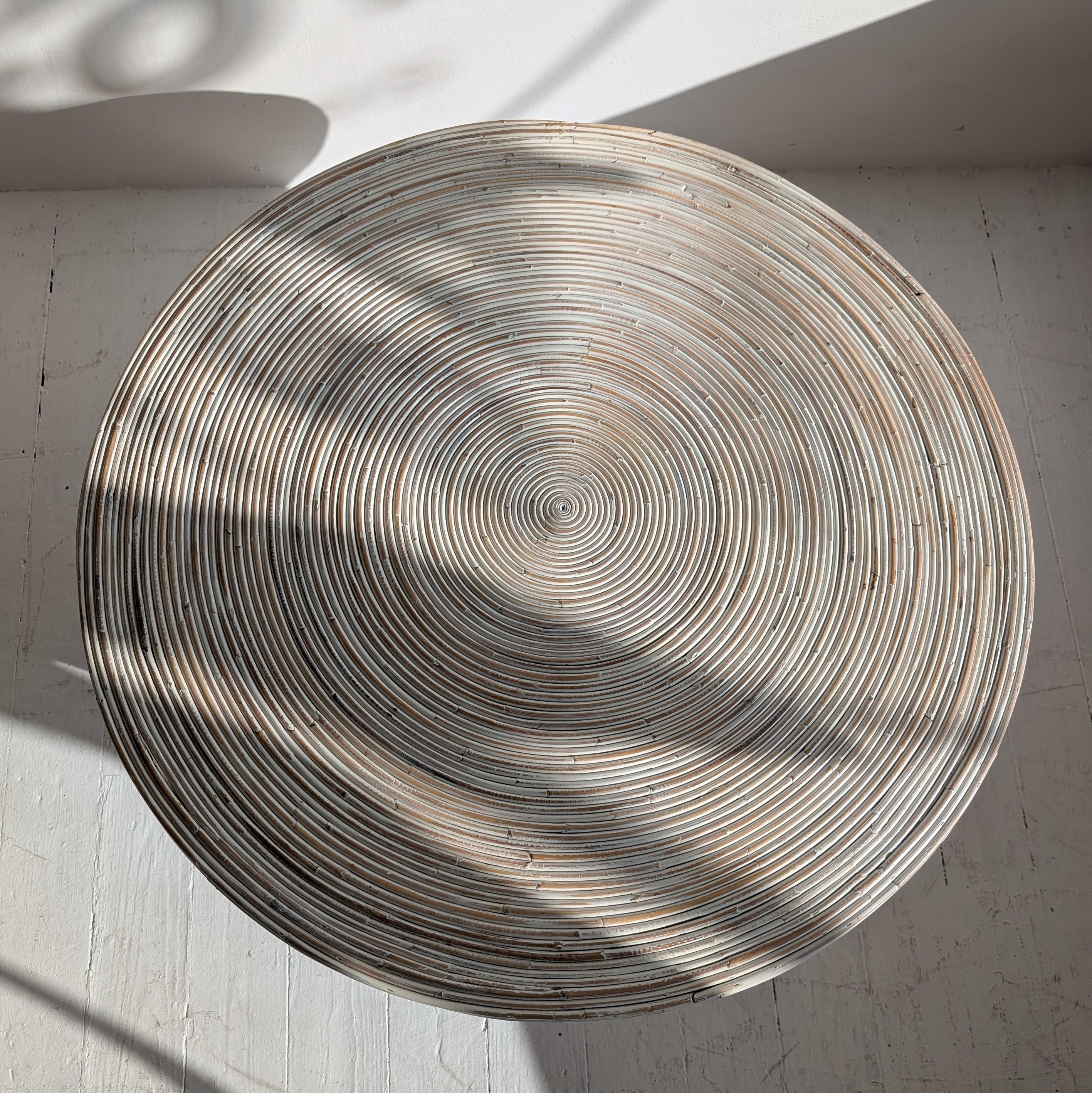 Canne Table basse vintage en roseau du milieu du siècle dernier en vente