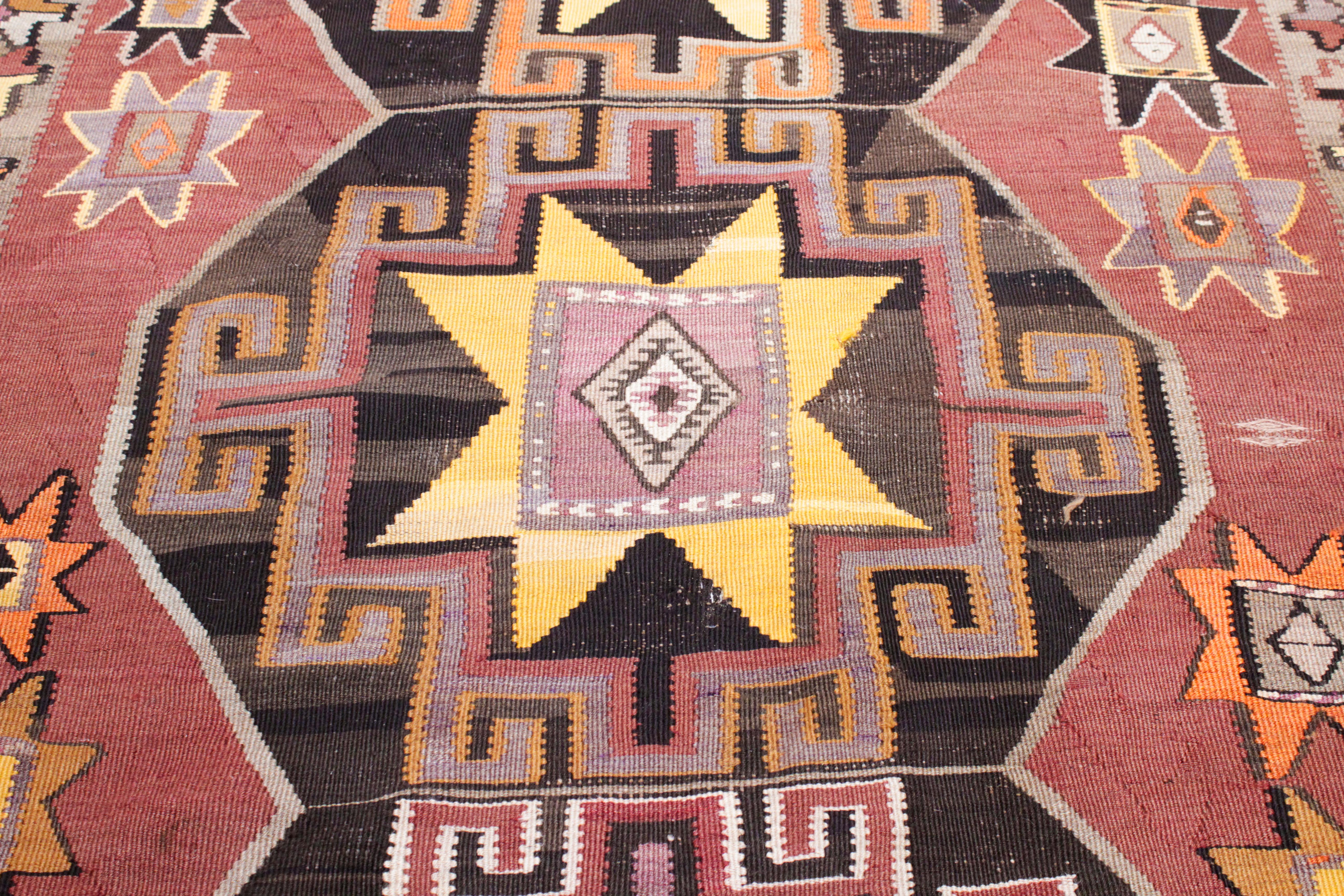 Vintage Mid-Century Anatolian Gallery Size Kars Kilim Rug In Good Condition For Sale In Milan, IT
