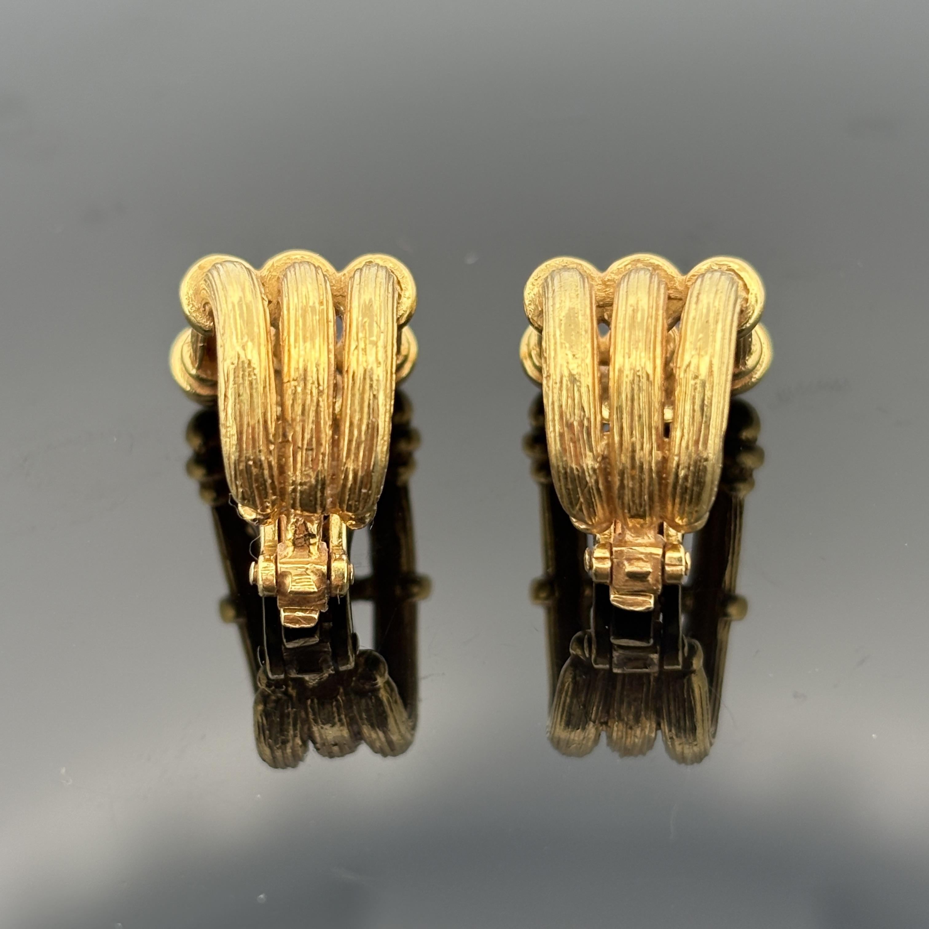 Boucles d'oreilles colonne architecturale du milieu du siècle en or jaune 18k en vente 1