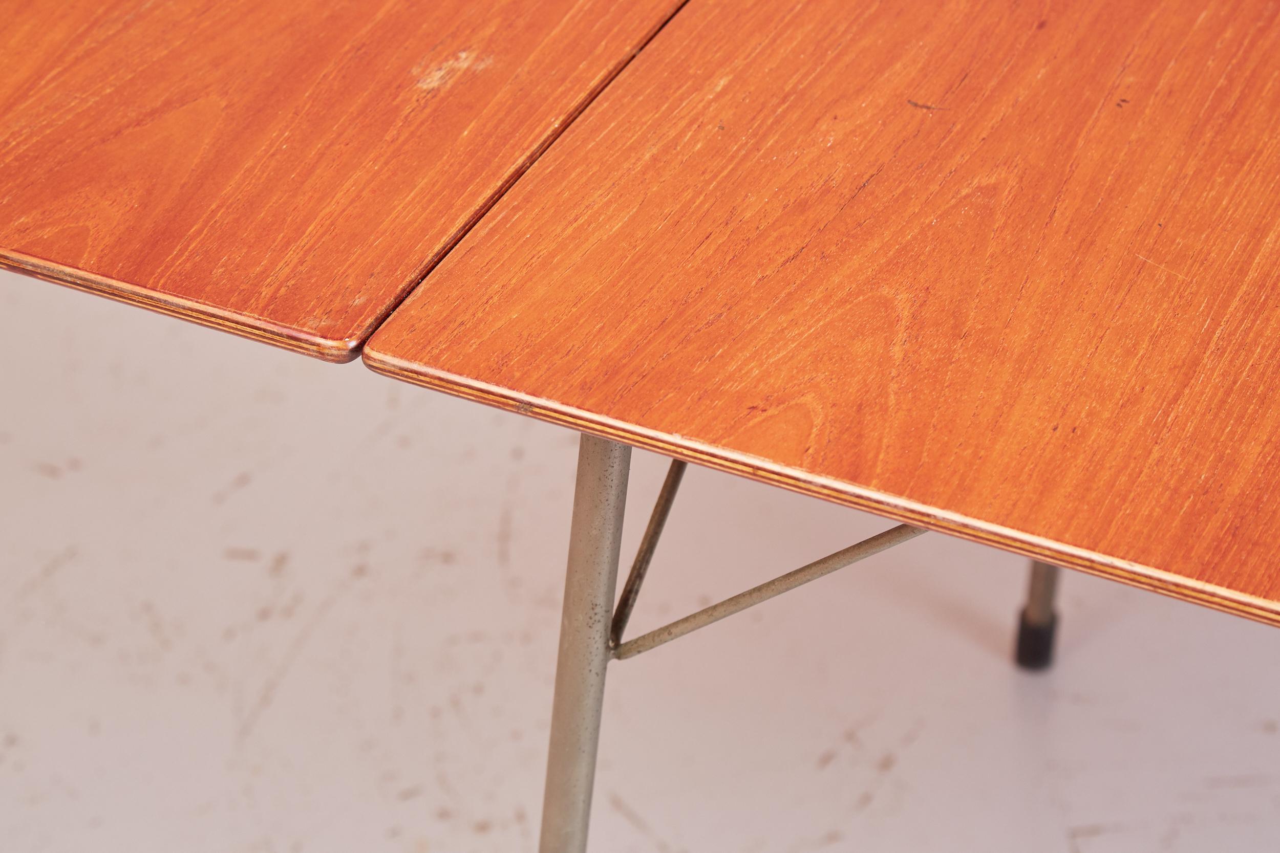 Danish Vintage Mid-Century Arne Jacobsen 3601 Drop Leaf Table for Fritz Hansen in Teak For Sale