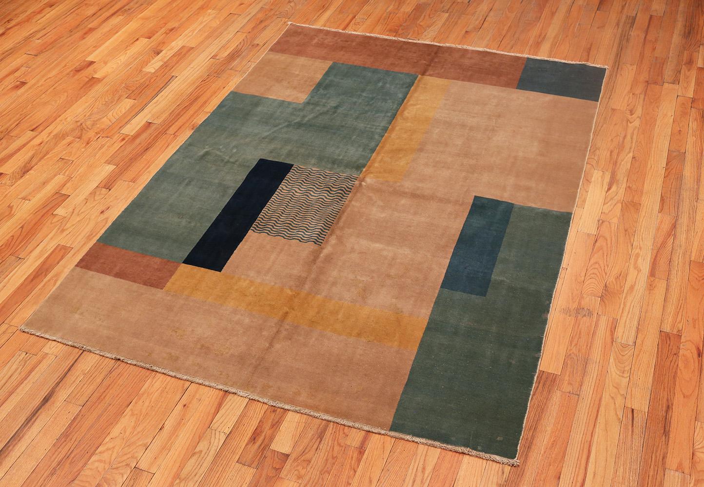 Beautiful Vintage Mid Century Art Deco Indian Rug, Country Of Origin / Rug Type: Indian Rug, Circa Date: Mid 20th Century. Size: 6 ft 10 in x 9 ft 3 in (2.08 m x 2.82 m)

This vibrant, spirited mid-century modern rug would fit in well alongside