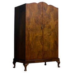 Vintage Mid Century Art Deco Walnut Tallboy / Linen Cabinet Press, anni '30