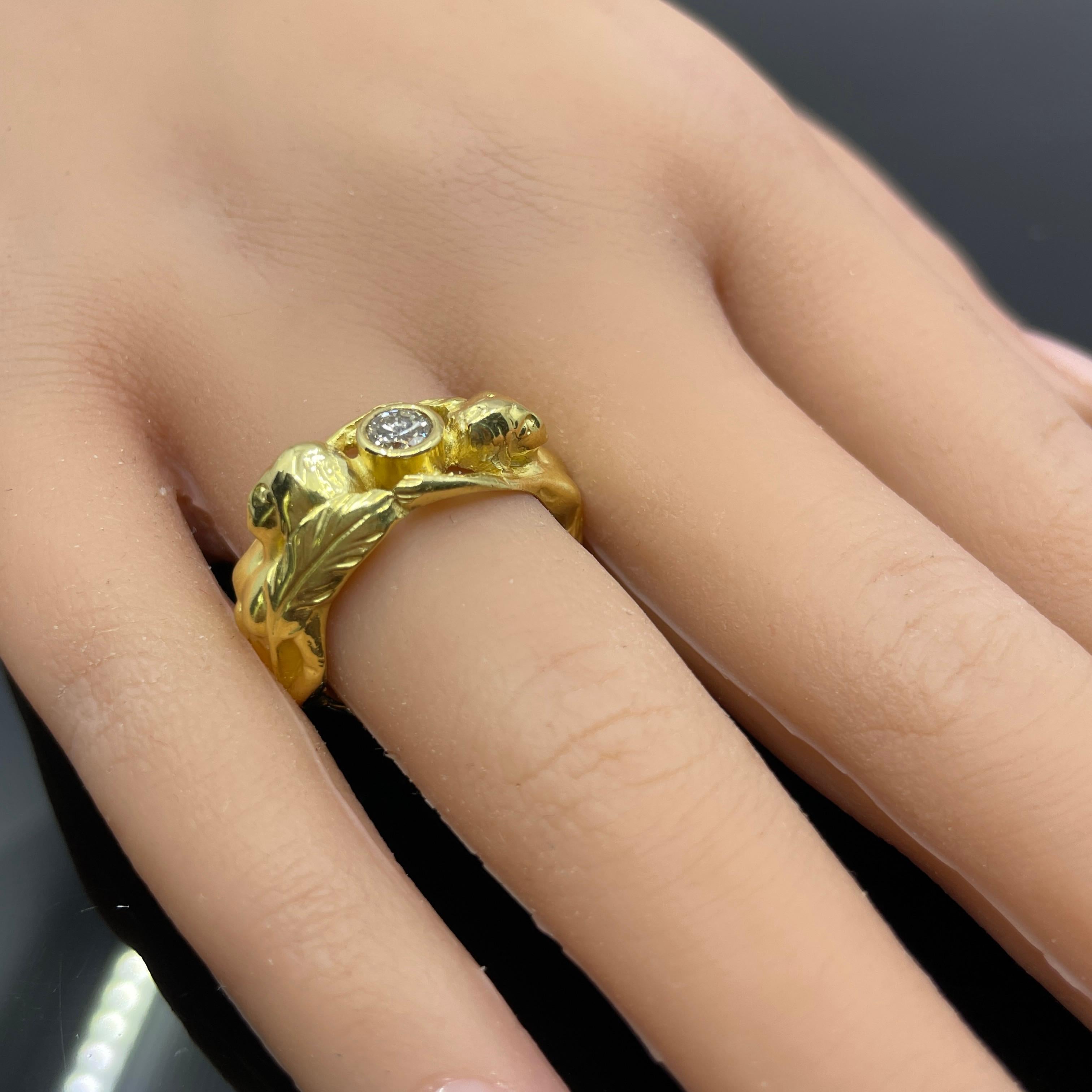 Anello vintage di metà secolo in stile Art Nouveau con nudi da 0,30 carati e diamanti in oro giallo 18 carati in vendita 3