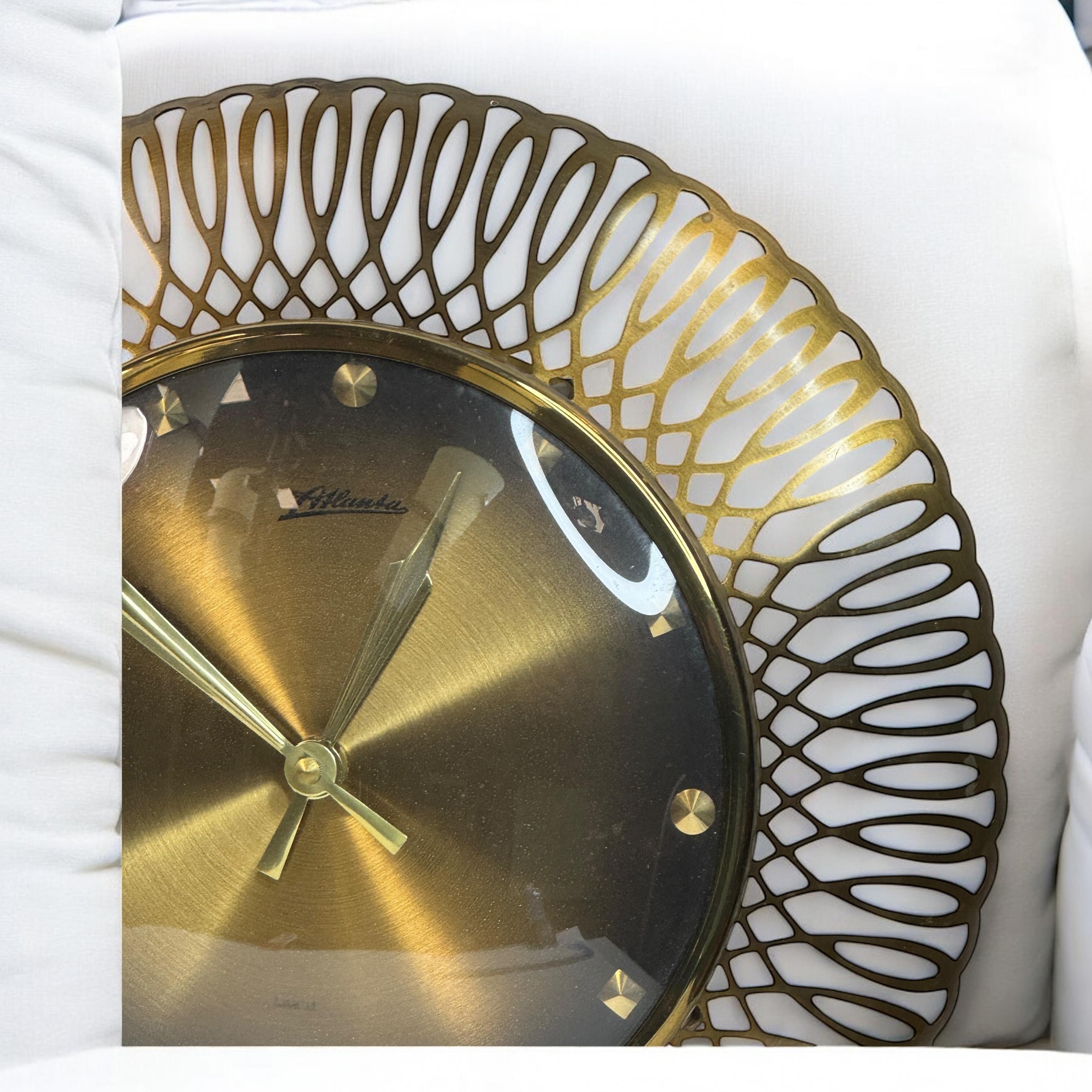 Vintage Mid-Century Atlanta Sunburst Starburst Brass Wall Clock For Sale 3