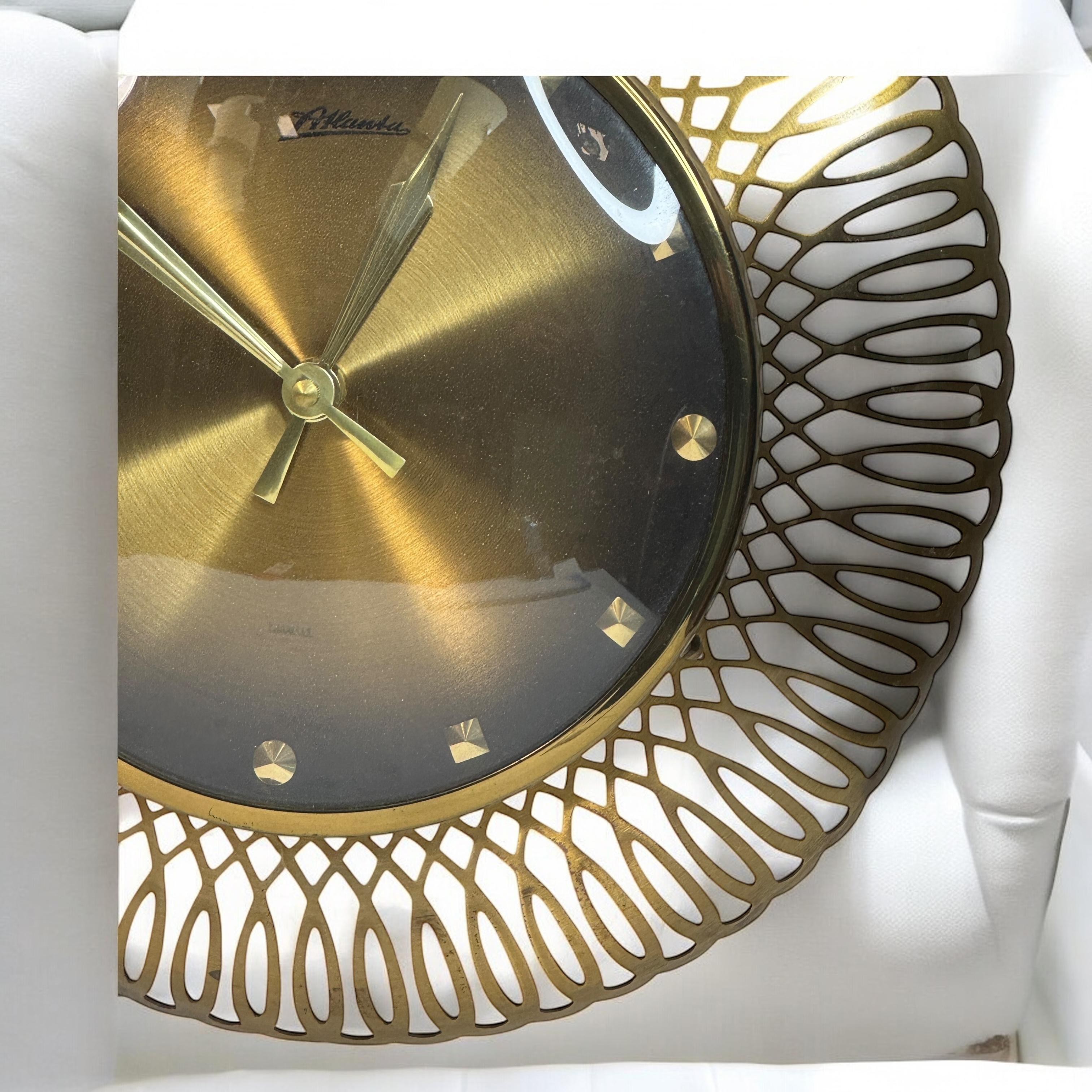 Vintage Mid-Century Atlanta Sunburst Starburst Brass Wall Clock For Sale 6