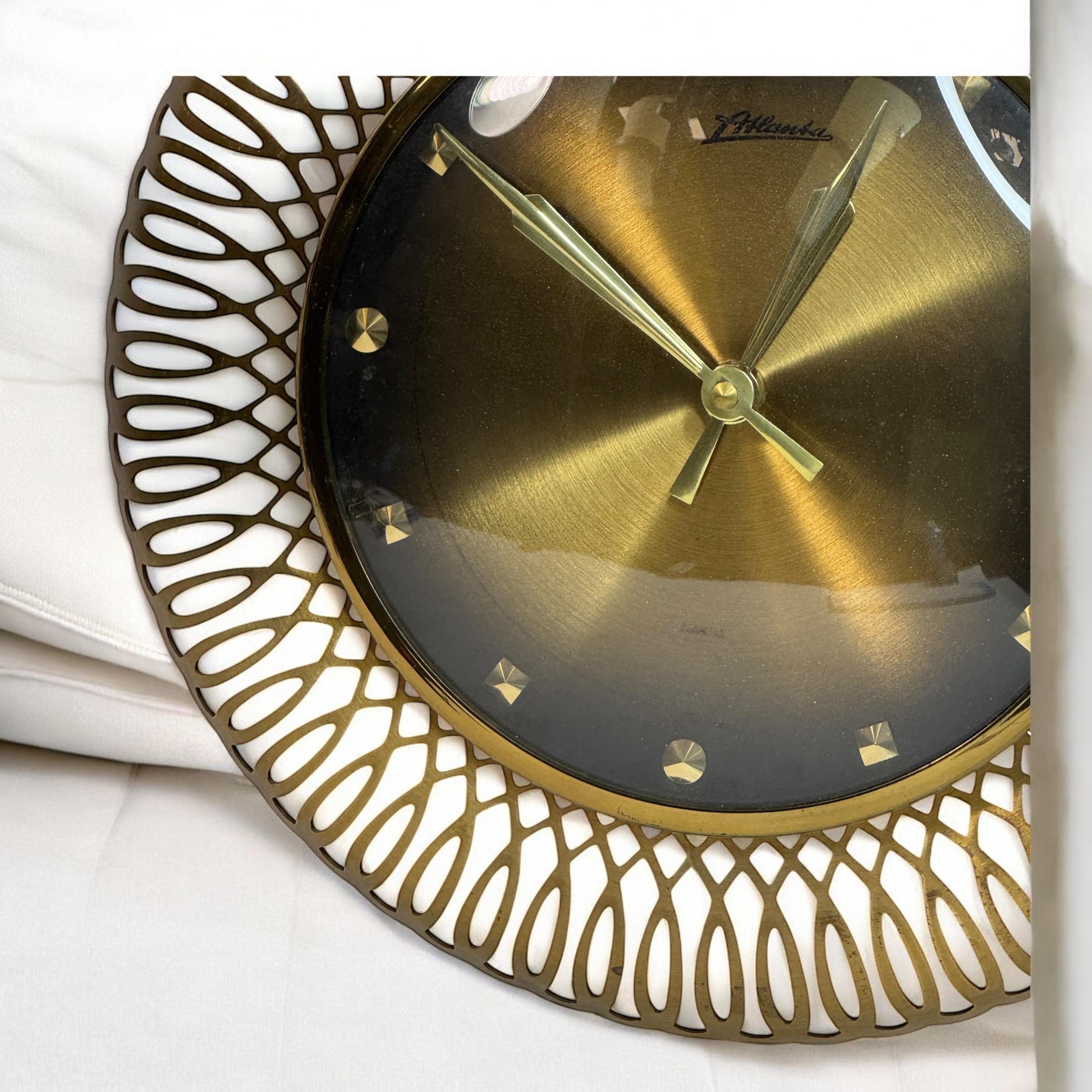 Vintage Mid-Century Atlanta Sunburst Starburst Brass Wall Clock For Sale 2
