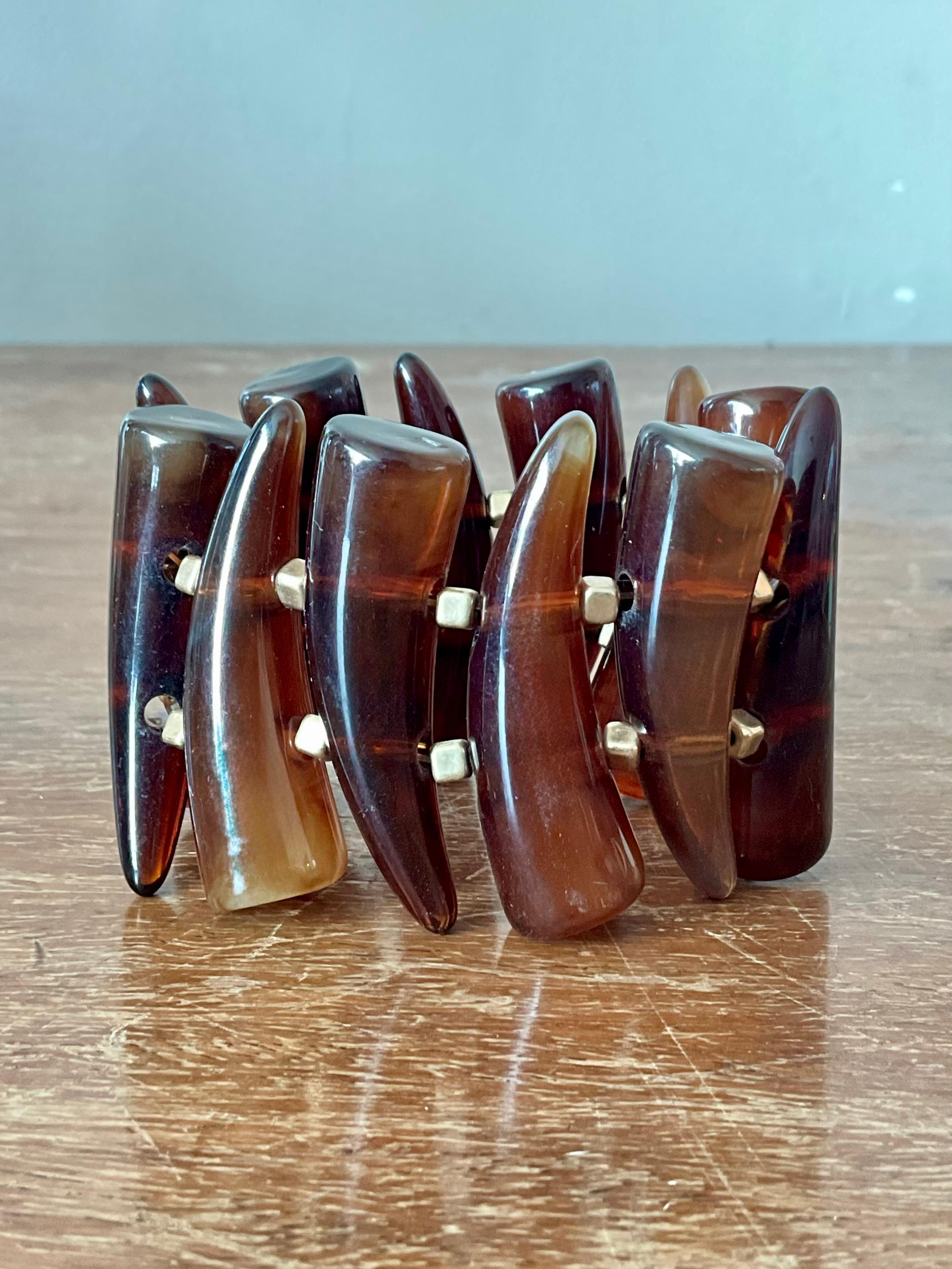 Regency Bracciale a forma di corno in bachelite d'epoca della metà del secolo scorso in vendita