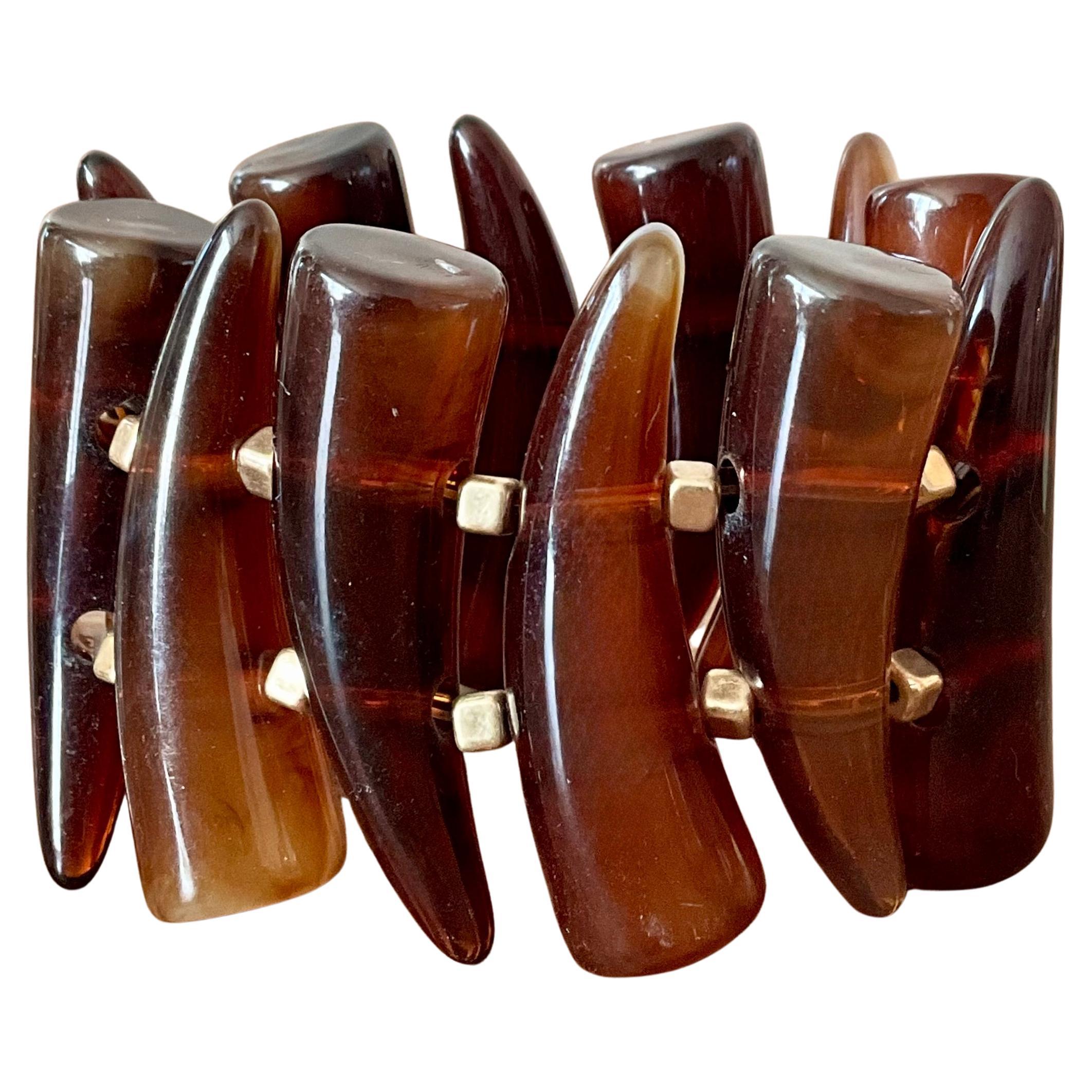 Bracciale a forma di corno in bachelite d'epoca della metà del secolo scorso