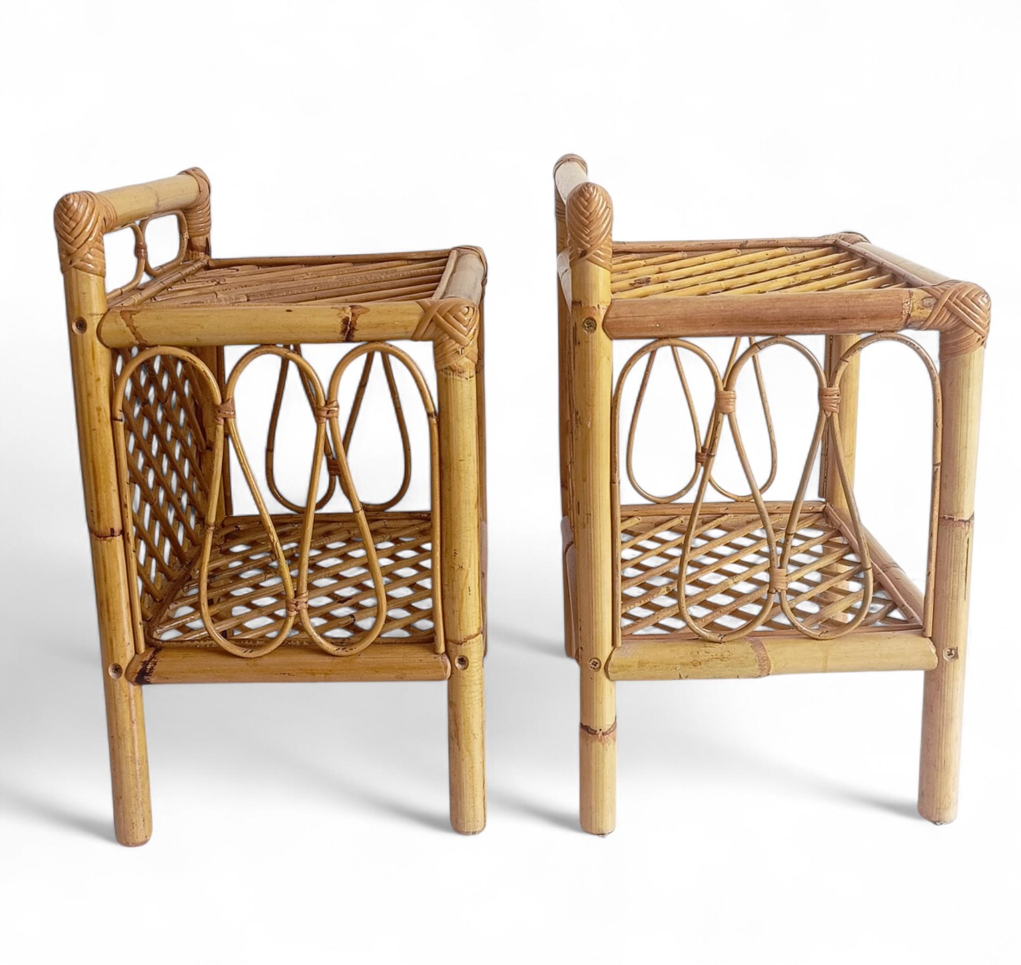 Pareja de mesillas de noche o mesas auxiliares de bambú y ratán de mediados de siglo, España, 1970 en venta 6