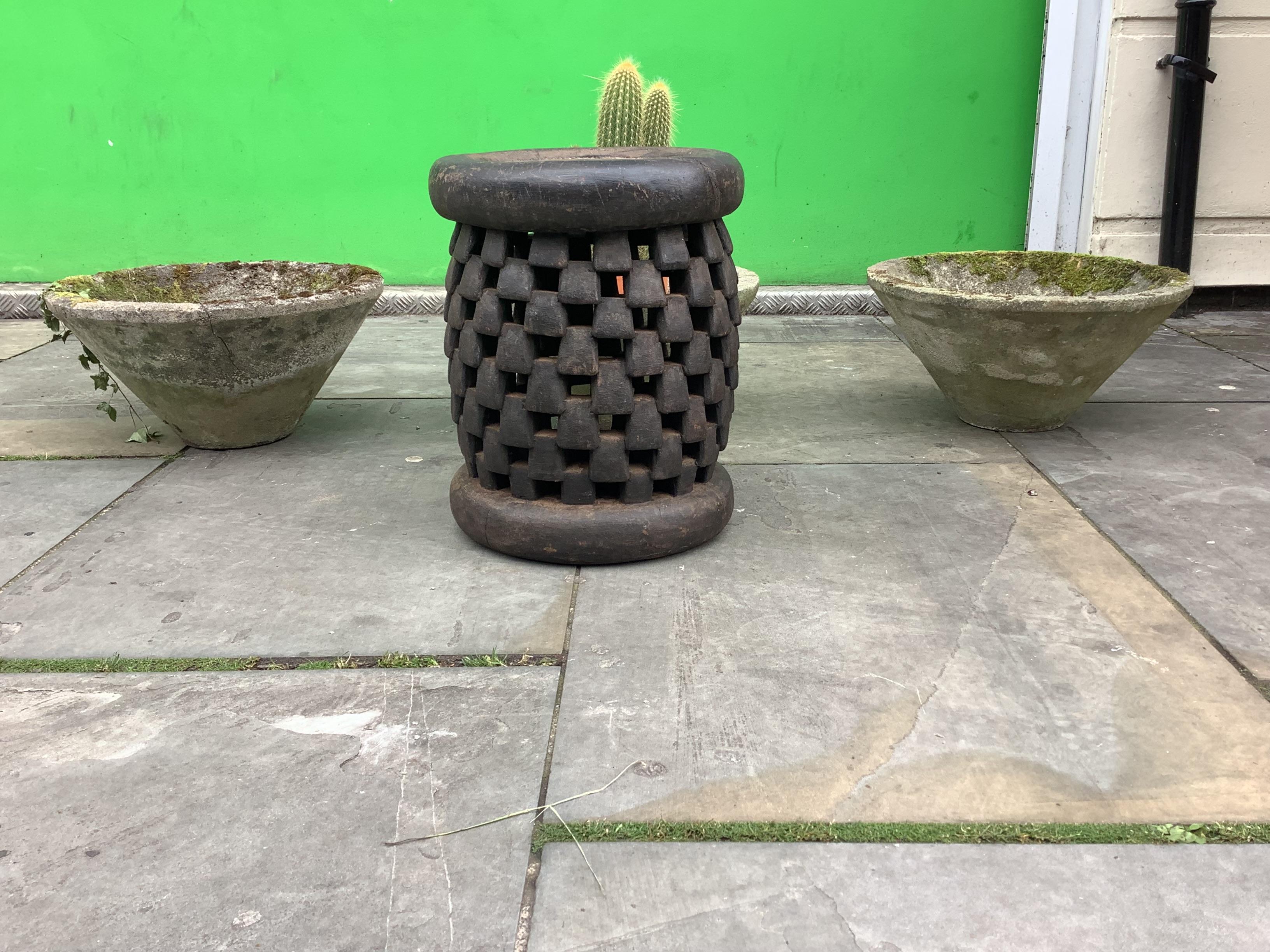 Camerounais Tabouret Bamileke vintage du milieu du siècle en vente