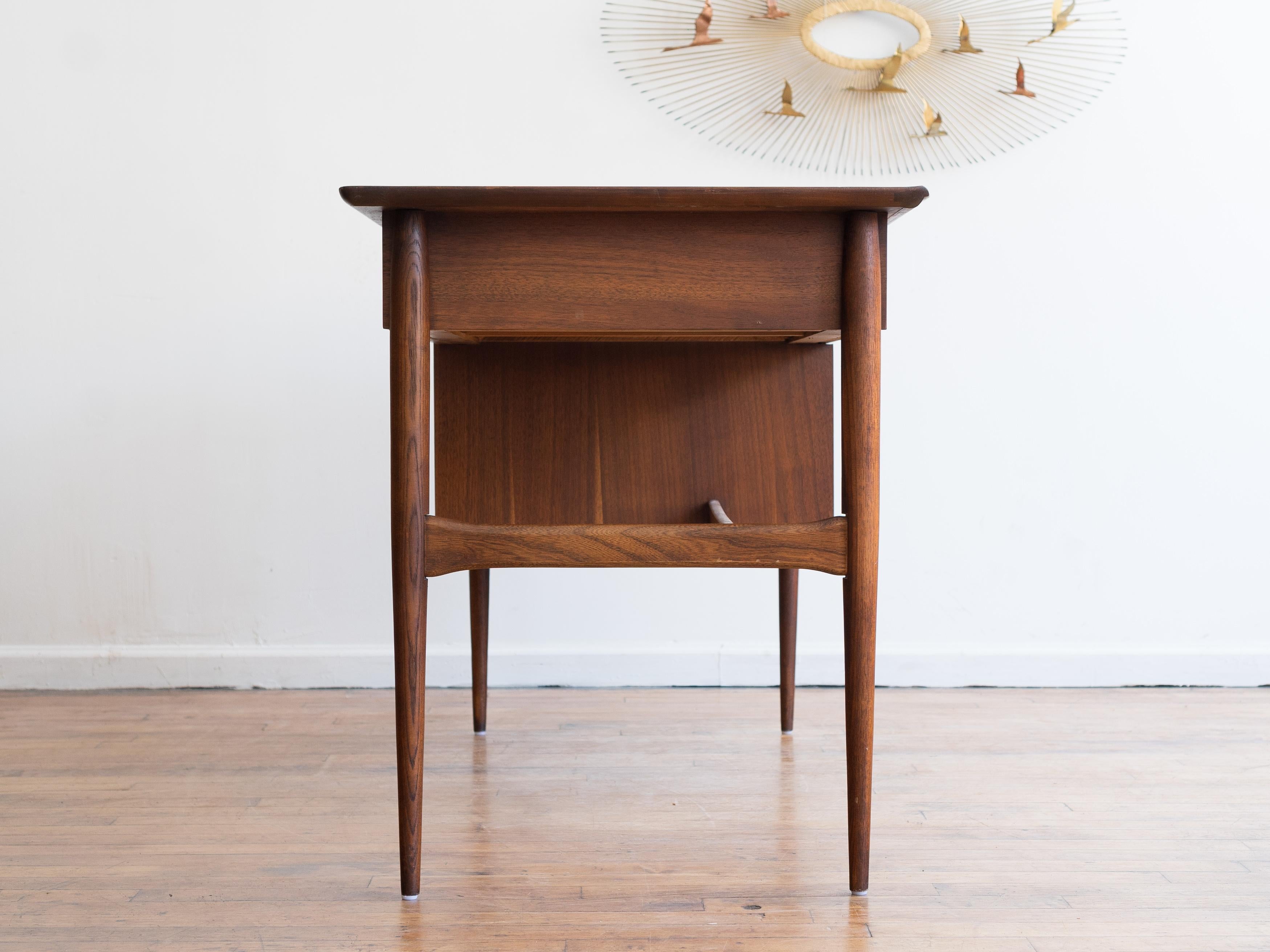 Vintage Mid Century Bassett Artisan Walnut Writing Desk In Good Condition In Chicago, IL