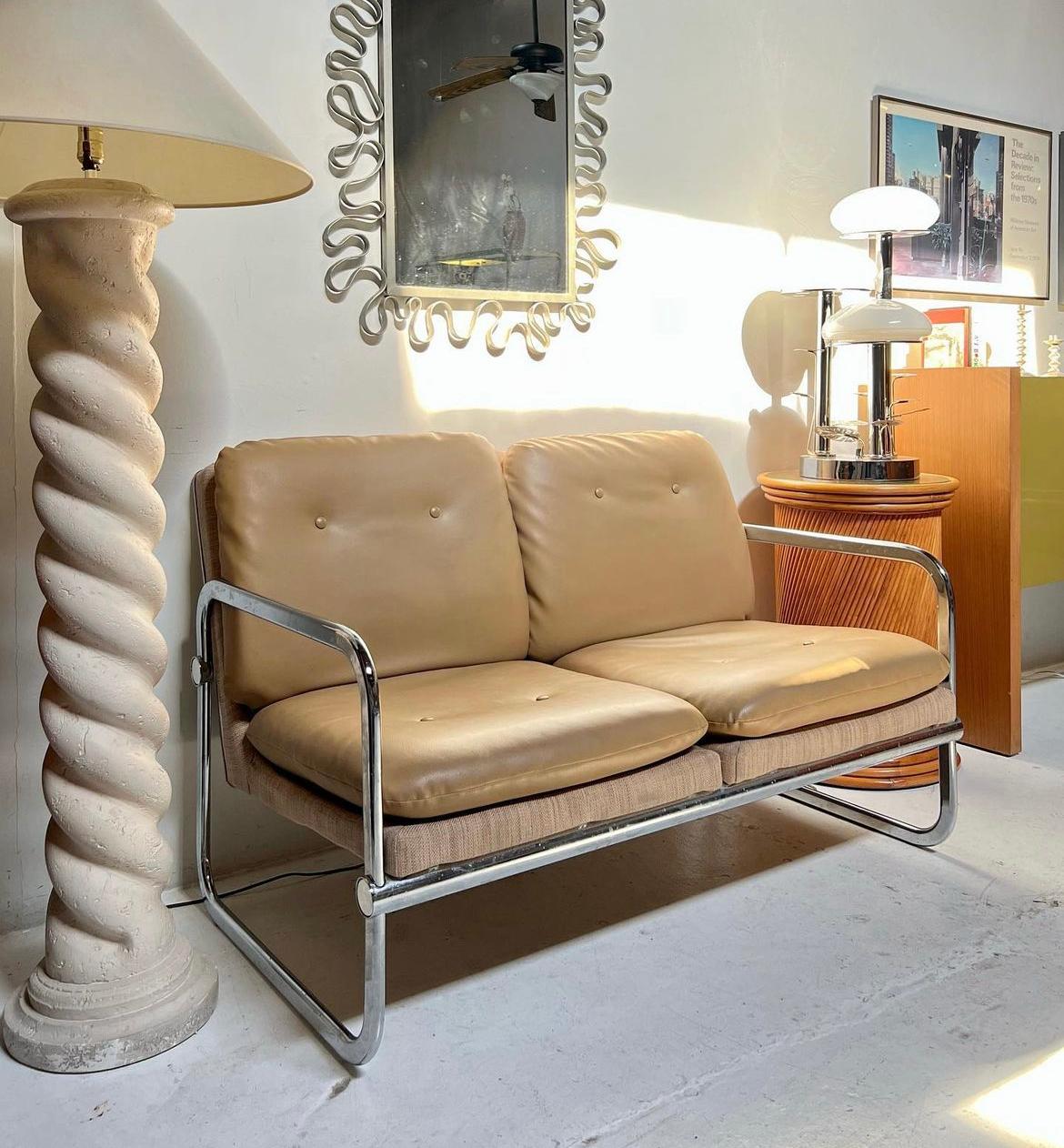 Vintage Mid-Century Bauhaus Tan Vinyl and Chrome Settee For Sale 2