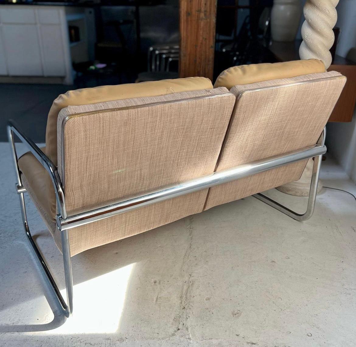 Vintage Mid-Century Bauhaus Tan Vinyl and Chrome Settee For Sale 3