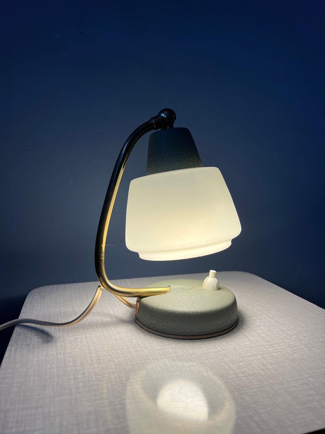 Vintage Mid Century Bedside Table Lamp, 1970s In Excellent Condition For Sale In ROTTERDAM, ZH