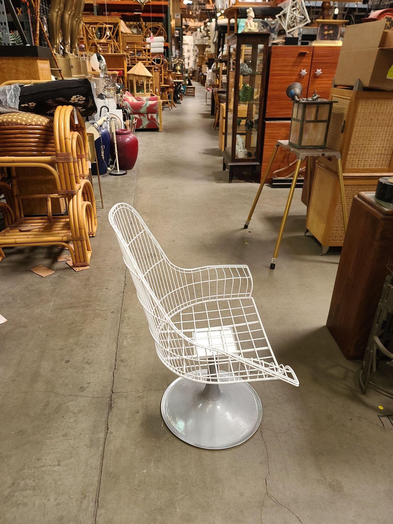 Mid-20th Century Vintage Mid-Century Bertoia Style Wire Diamond Lounge by Homecrest