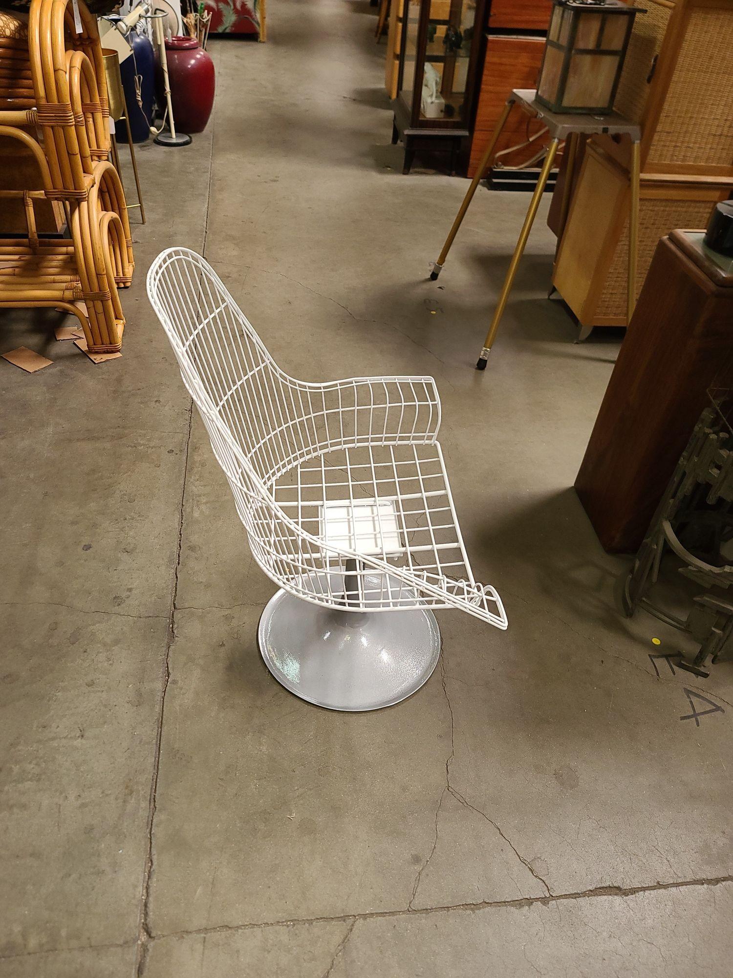 Vintage Mid-Century Bertoia Style Wire Diamond Lounge by Homecrest 1