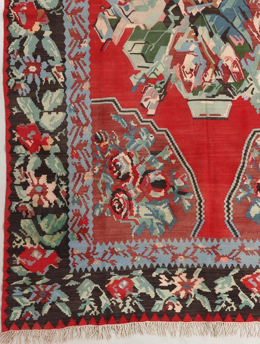 Vintage Mid-Century Bessarabian Kilim Rot Floral Flachgewebe Teppich Raumgröße im Zustand „Gut“ im Angebot in New York, NY