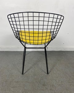 Chaise d'appoint Knoll noire du milieu du siècle, rembourrage d'assise jaune d'origine
