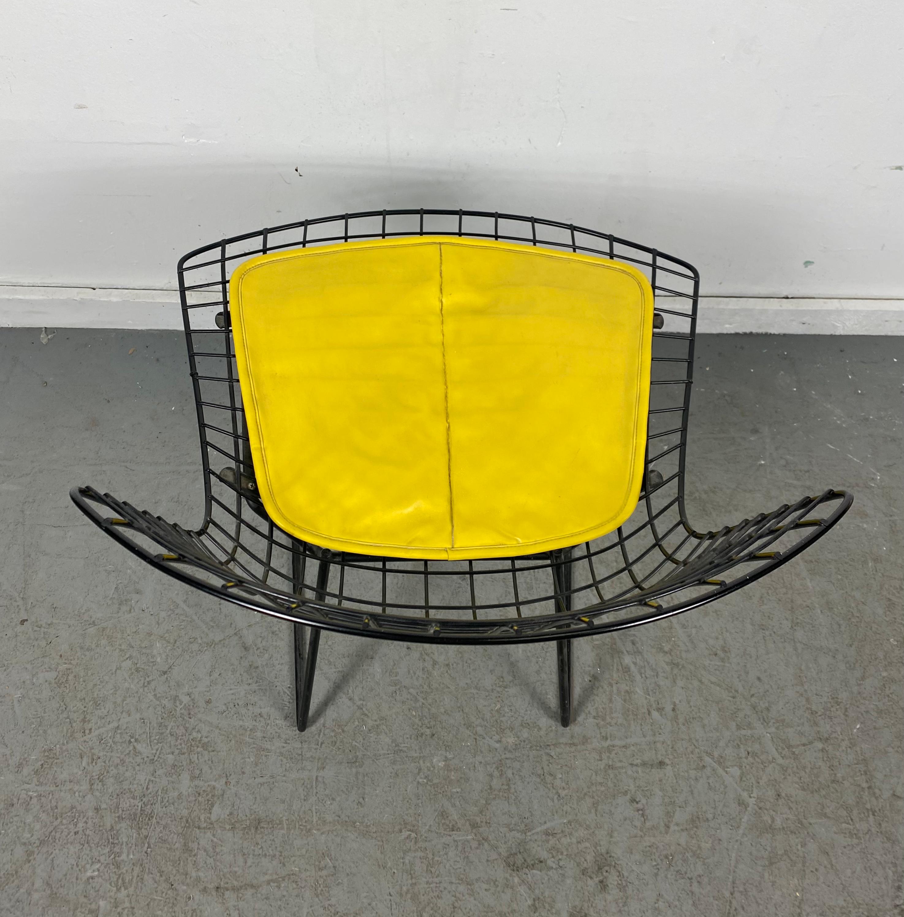 bertoia chair black