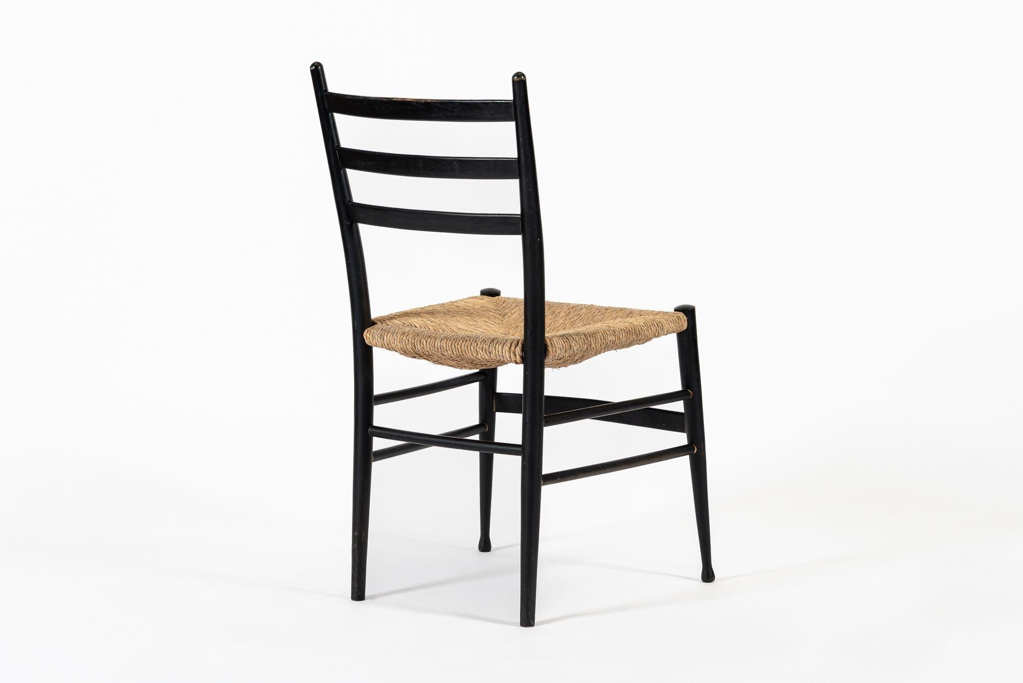 Metà XX secolo Sedia da pranzo vintage di metà secolo in legno nero e vimini di giunco in vendita