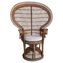 Sedia a ventaglio vintage in vimini e rattan in stile bohémien della metà del secolo, con motivo a pavone
