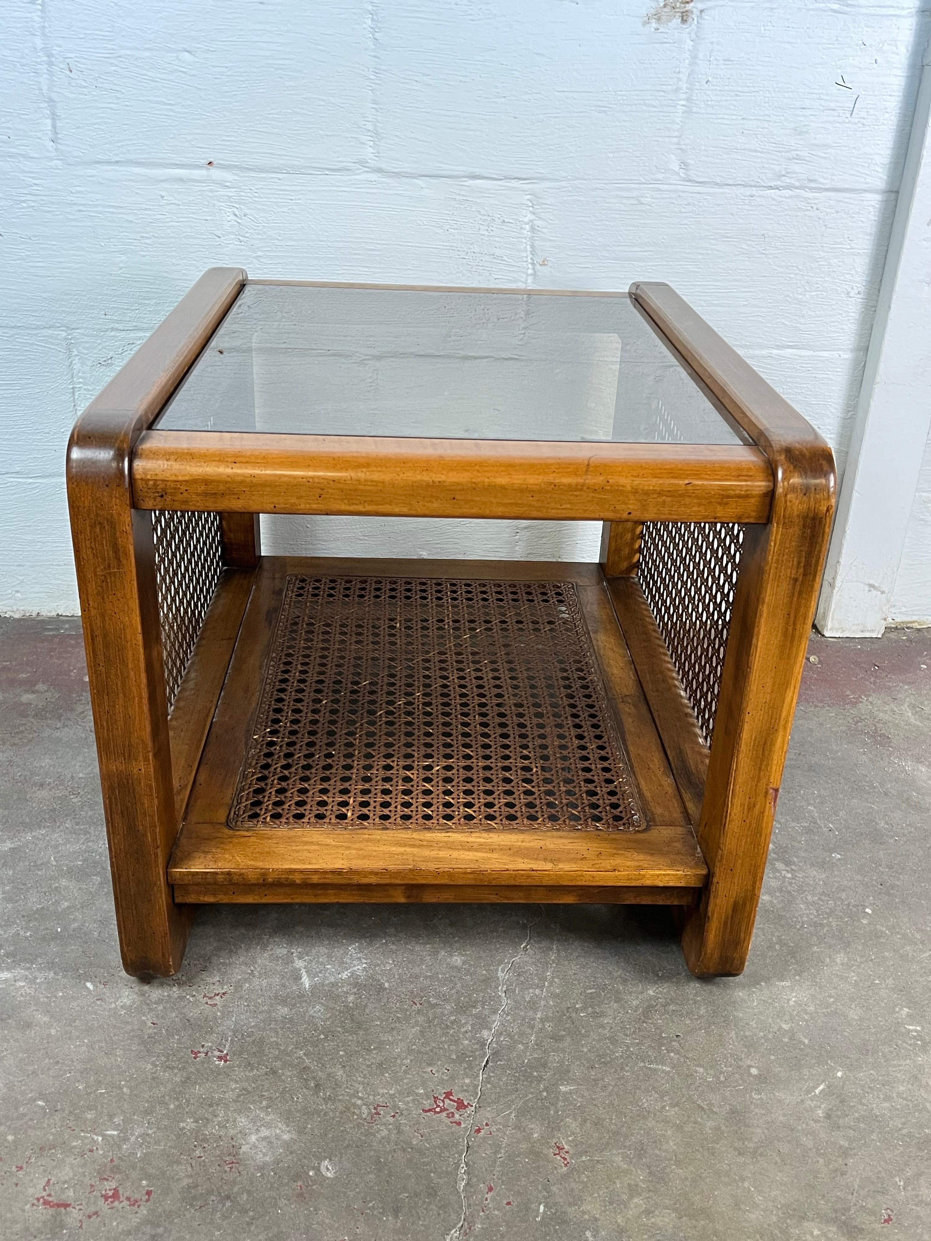 Américain Vintage Mid Century Boho Chic Cane Side End Table en vente