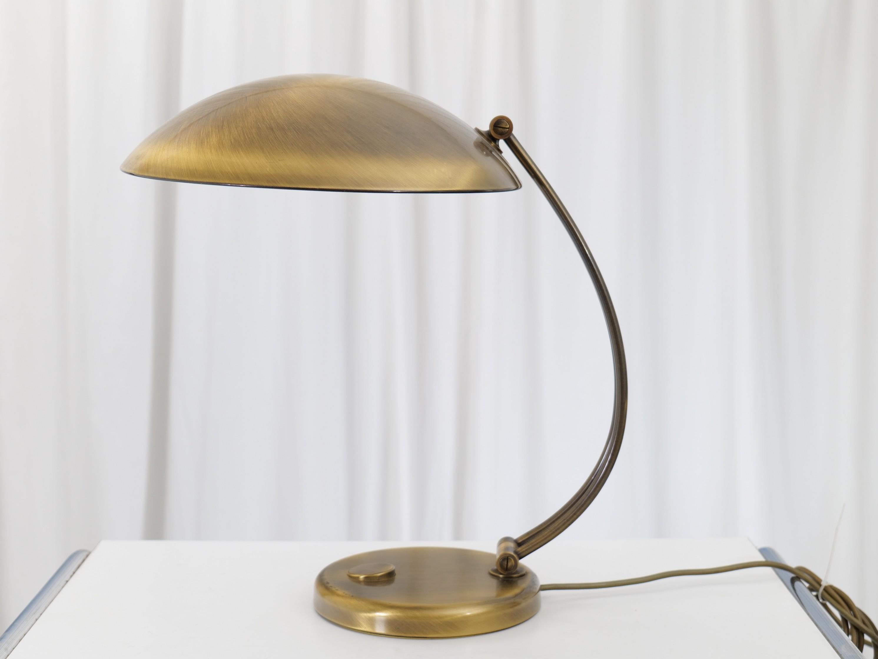 Very rare midcentury brass lamp from Hillebrand. Brushed brass and two tilt joints.

Made in Germany 1950's-1960's.

Dimensions:
50 cm height
44 cm depth
30 cm width
up to 250 V
EU plug, E27 socket.